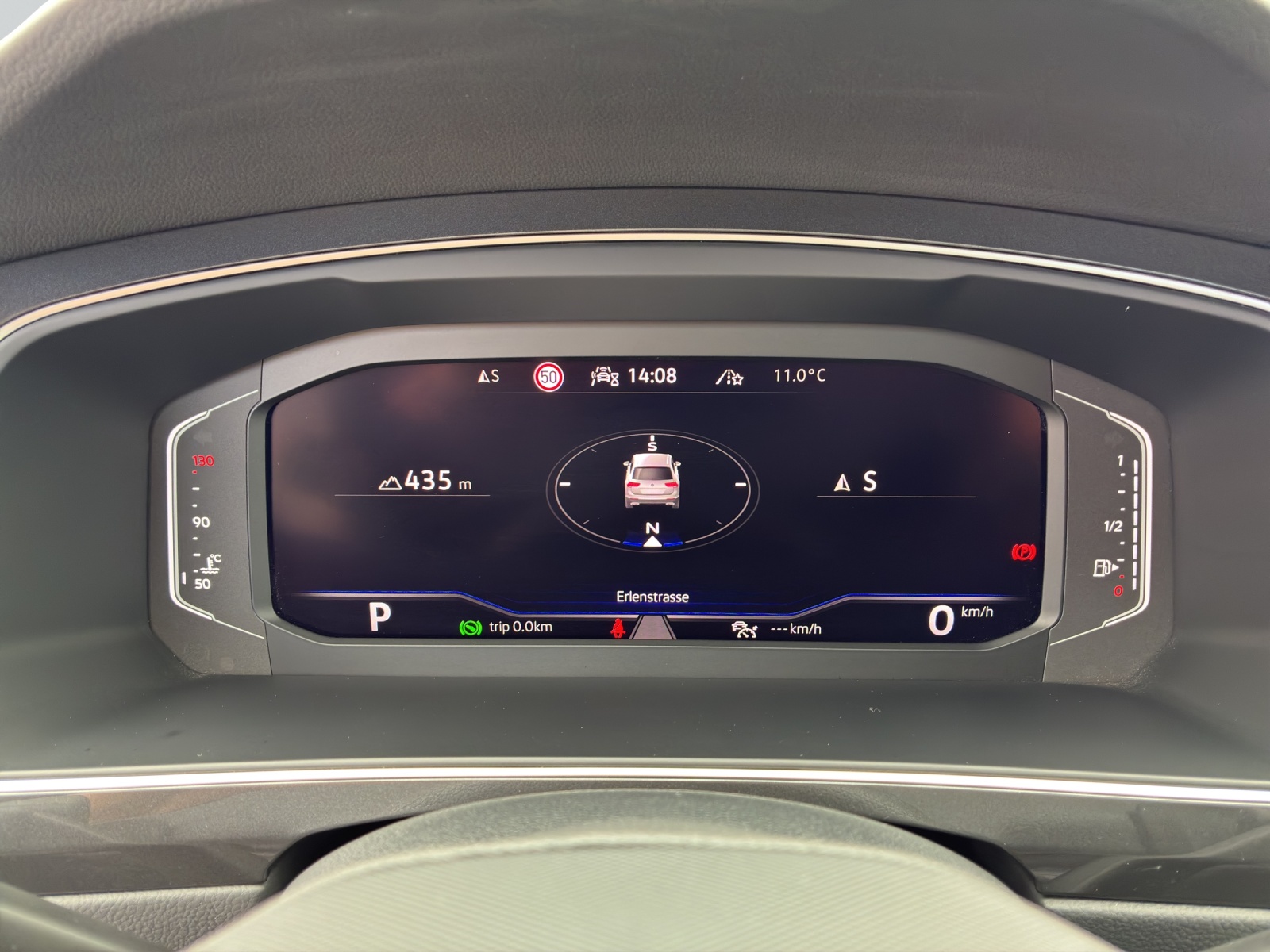 VW Tiguan 2.0TSI Elegance 4Motion DSG-image-5