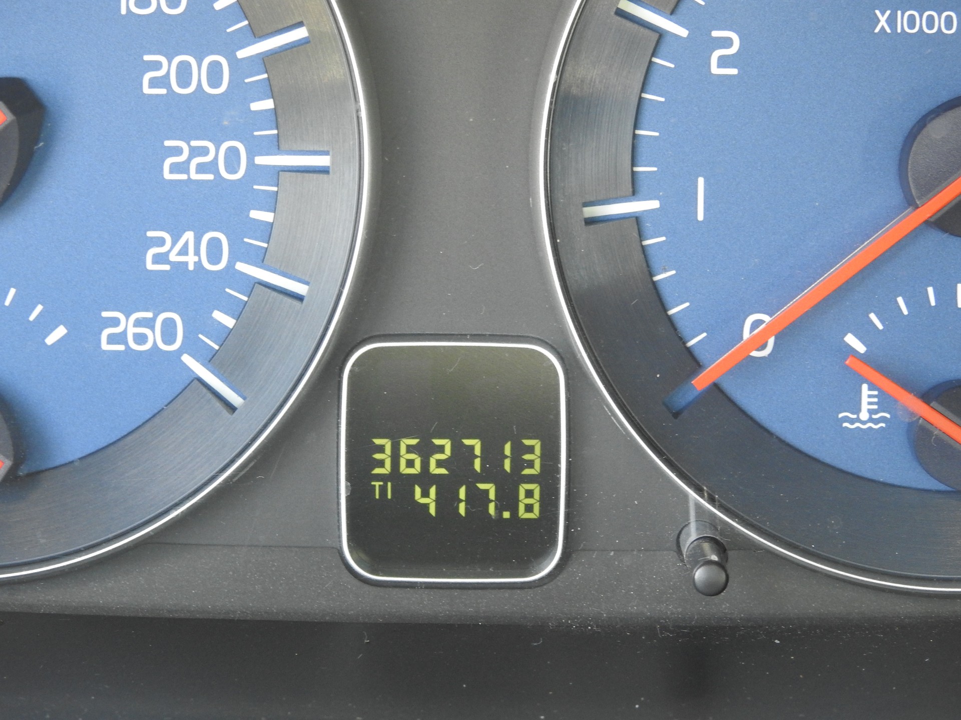 VOLVO V50 T5 Momentum R-Line-image-25
