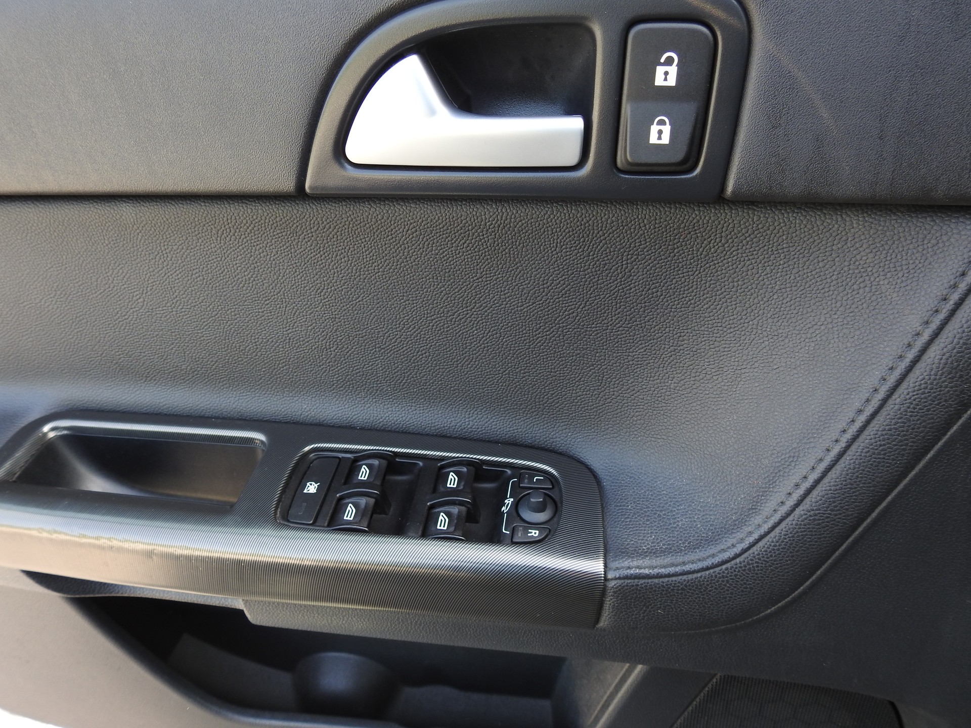 VOLVO V50 T5 Momentum R-Line-image-24