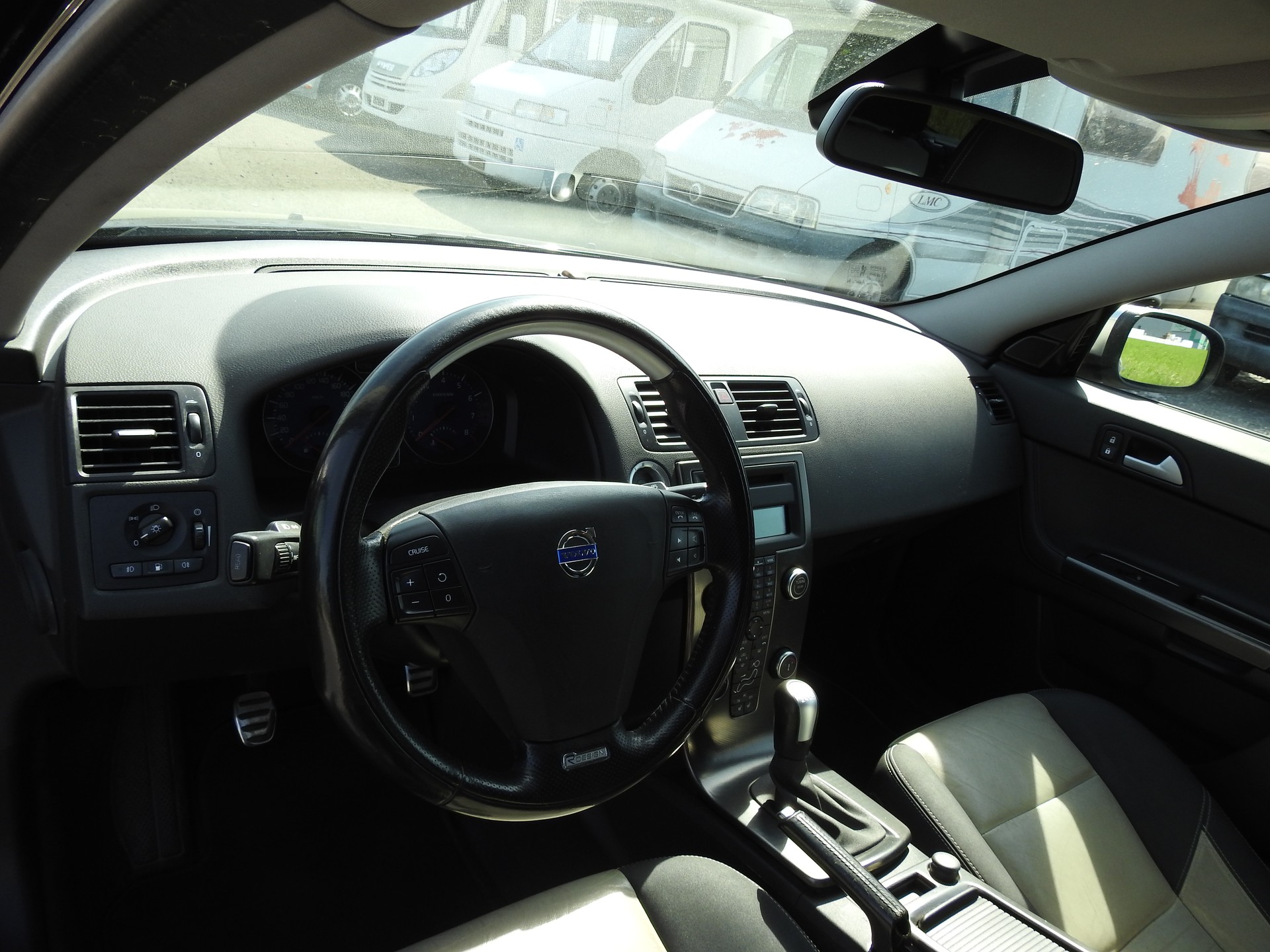 VOLVO V50 T5 Momentum R-Line-image-11