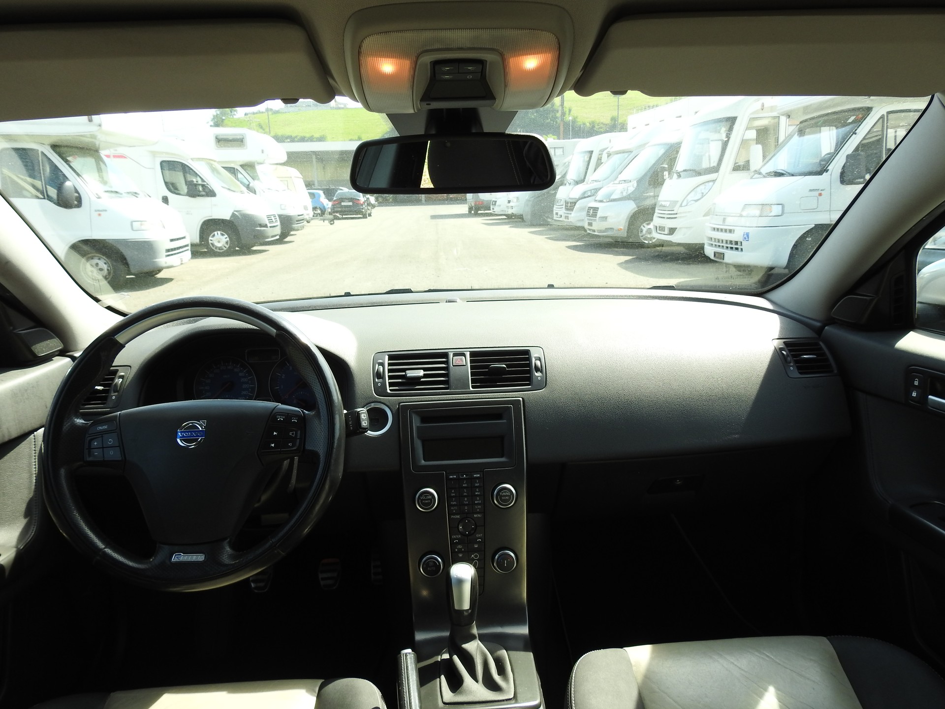 VOLVO V50 T5 Momentum R-Line-image-16