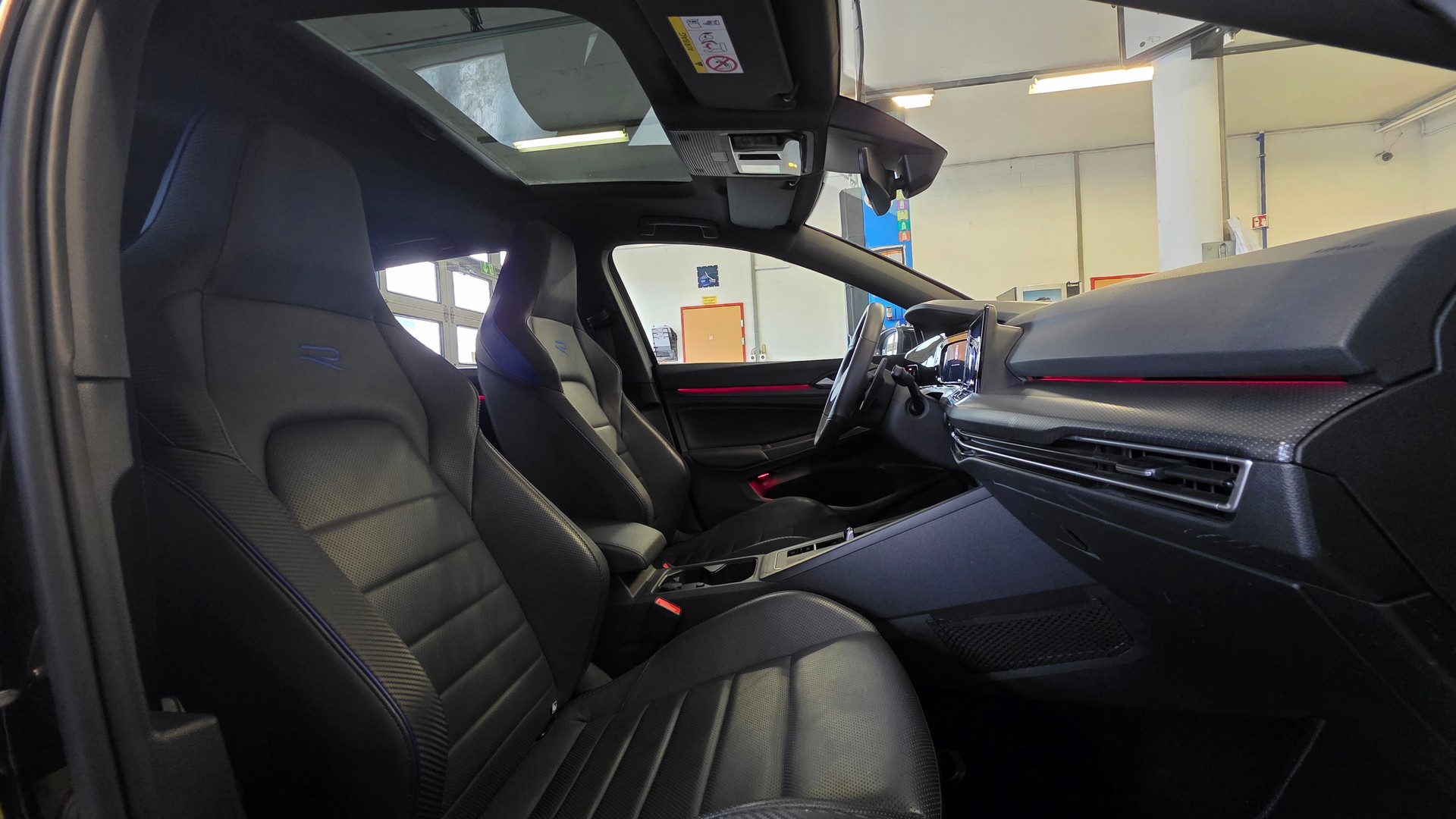VW Golf 2.0 TSI R DSG 4Motion Performance-image-8