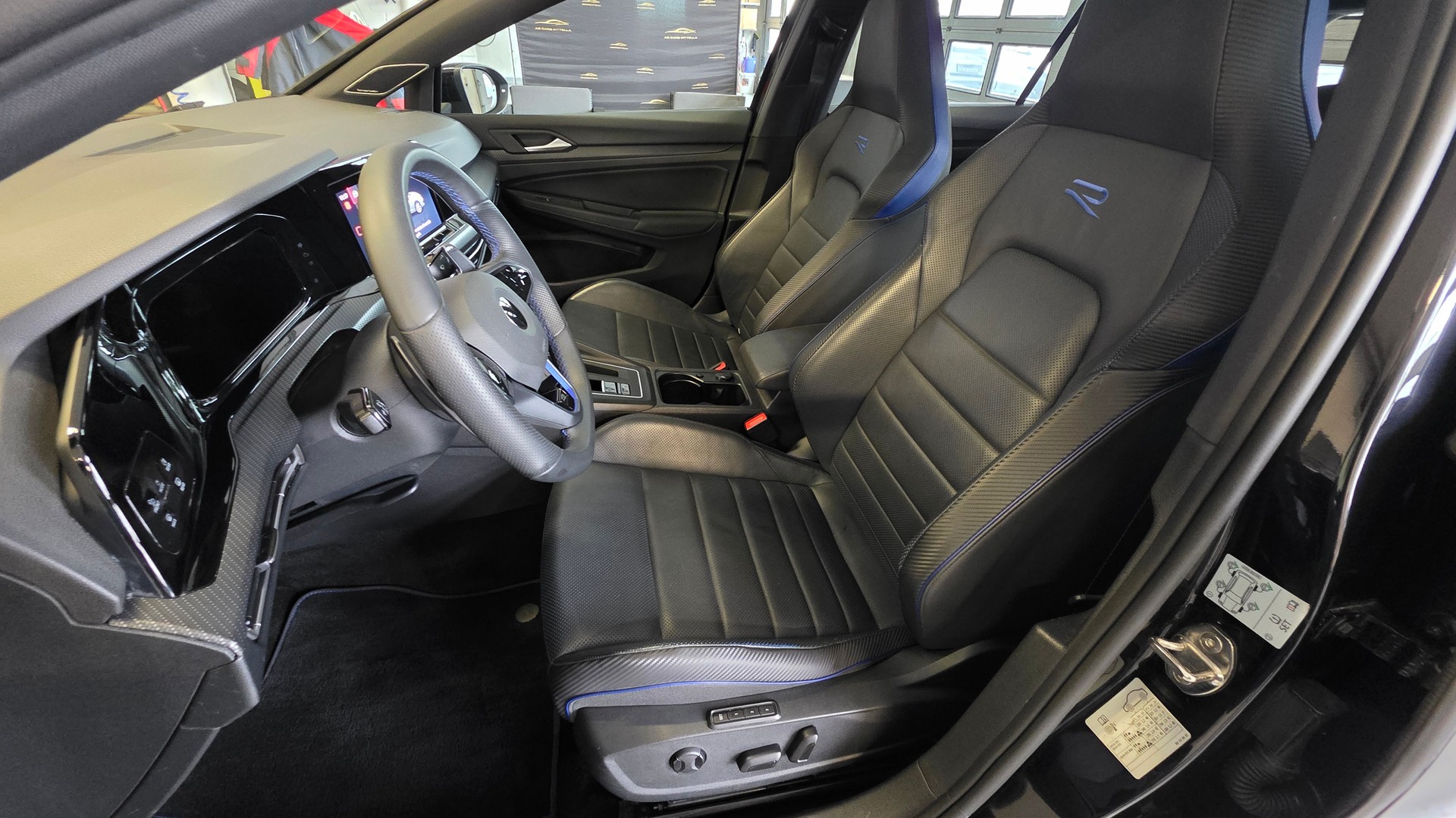 VW Golf 2.0 TSI R DSG 4Motion Performance-image-7