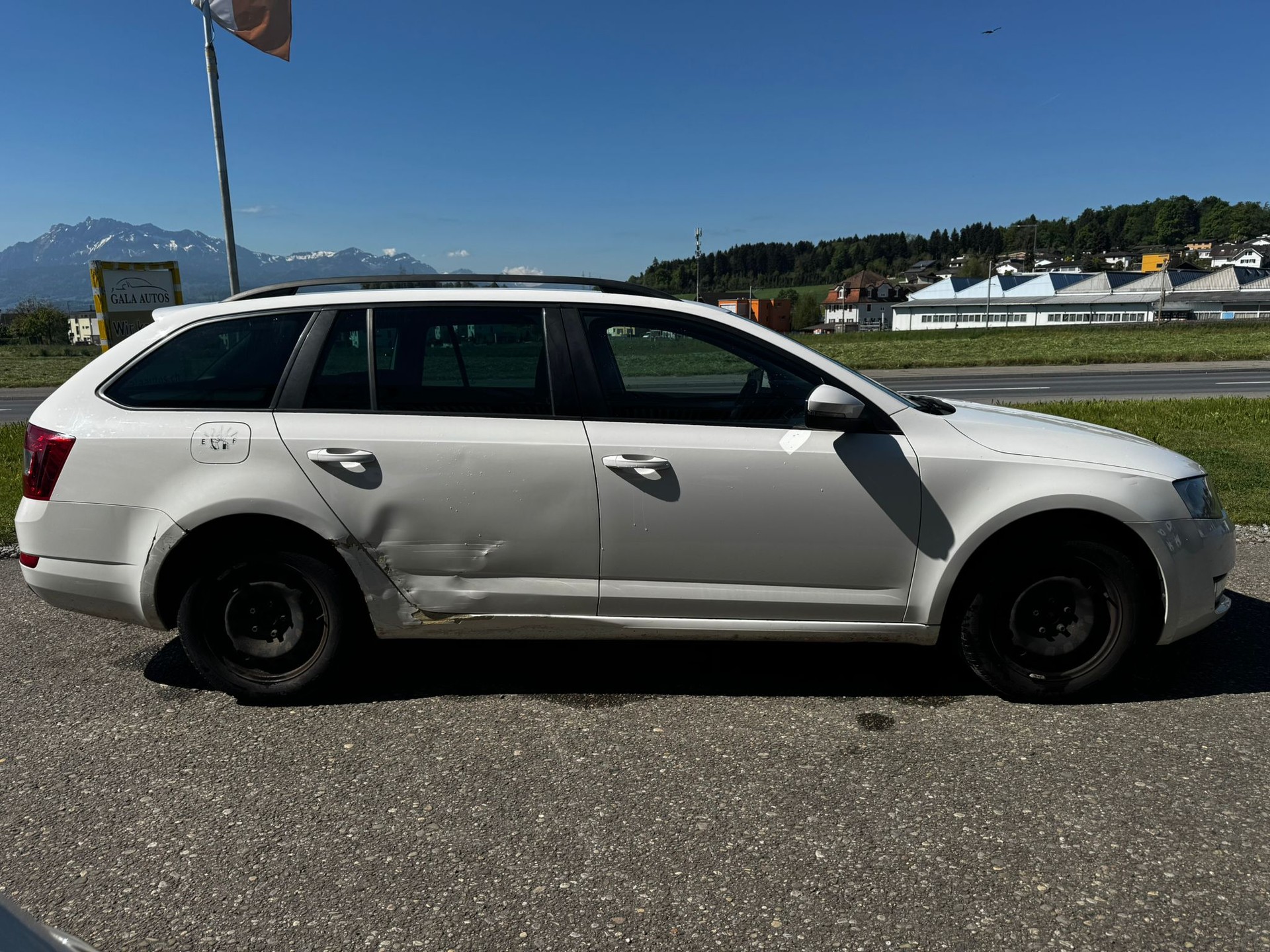 SKODA Octavia Combi 1.6 TDI Ambition 4x4-image-3