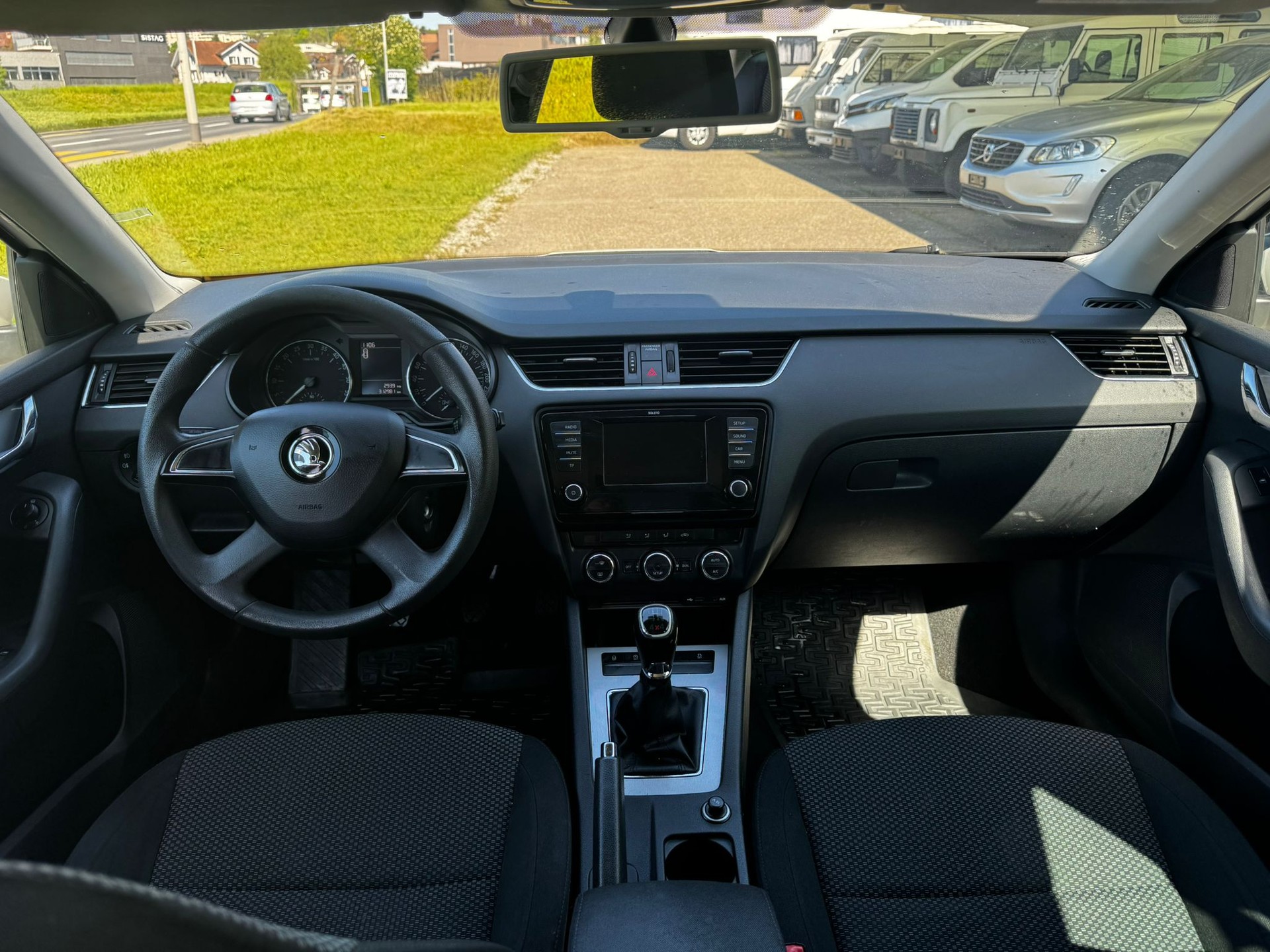 SKODA Octavia Combi 1.6 TDI Ambition 4x4-image-8