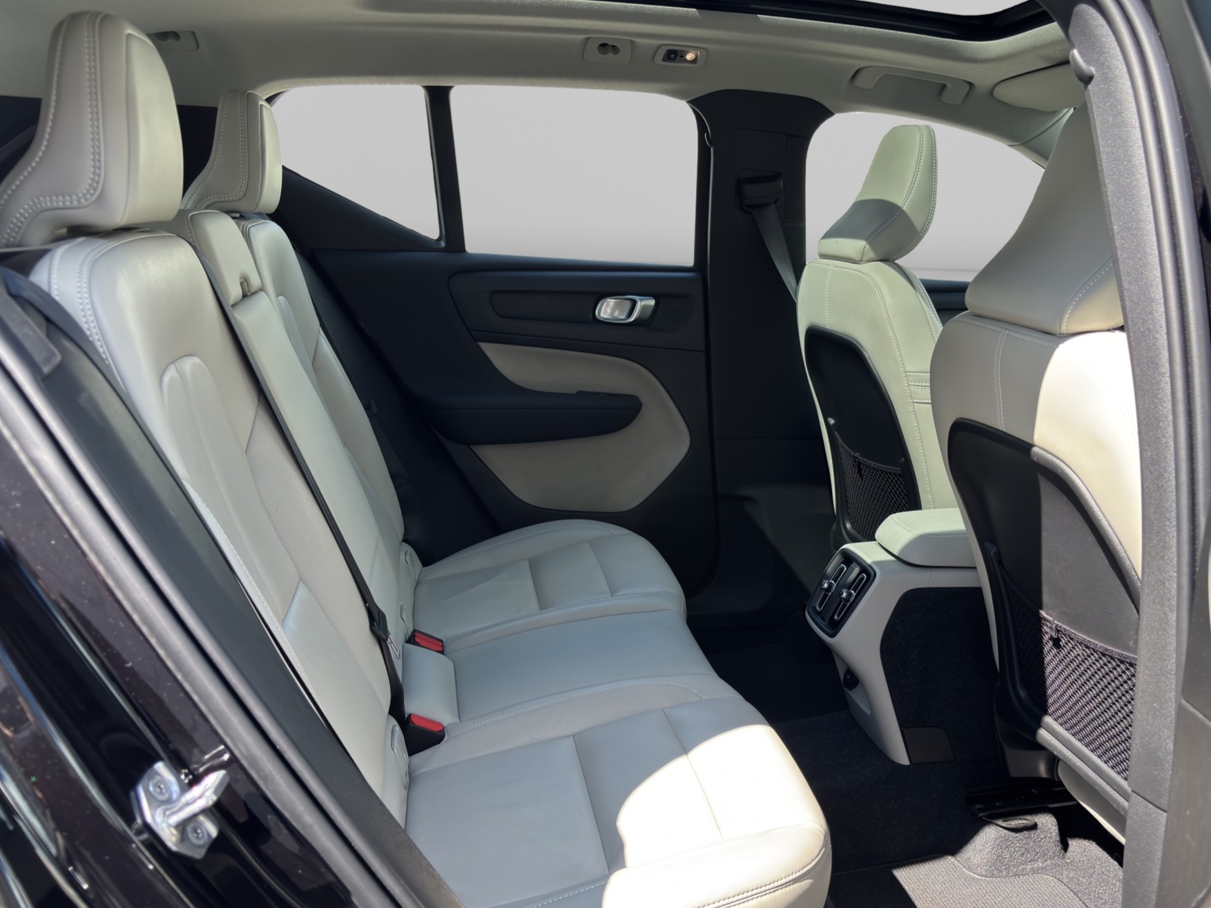 VOLVO XC40 2.0 B5 MH Inscription AWD-image-14