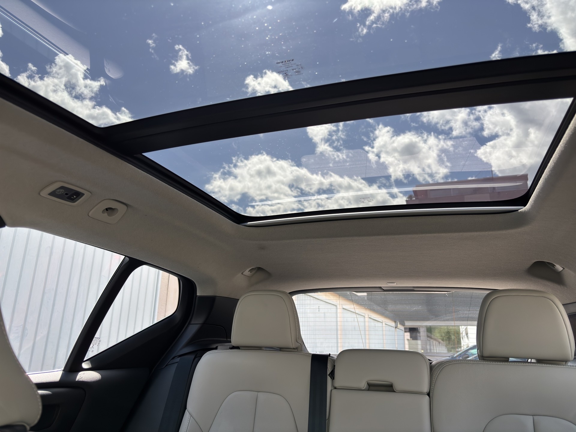 VOLVO XC40 2.0 B5 MH Inscription AWD-image-17