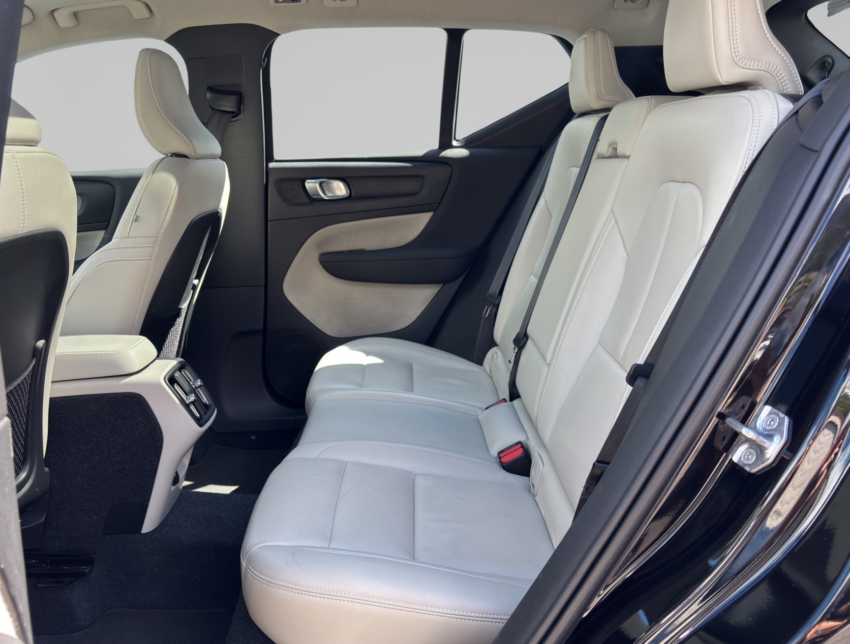 VOLVO XC40 2.0 B5 MH Inscription AWD-image-12