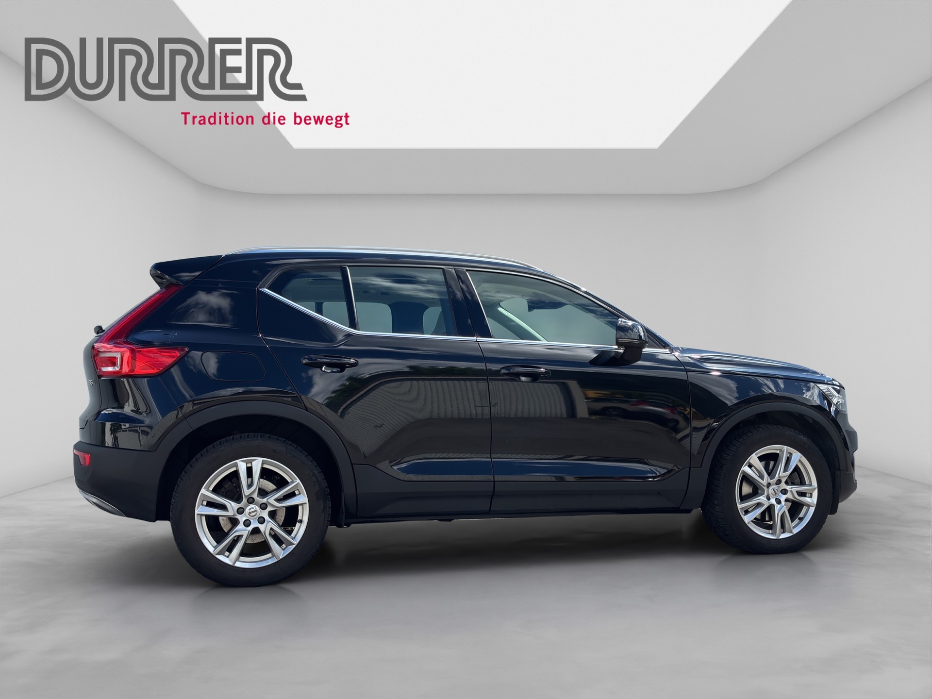 VOLVO XC40 2.0 B5 MH Inscription AWD-image-4