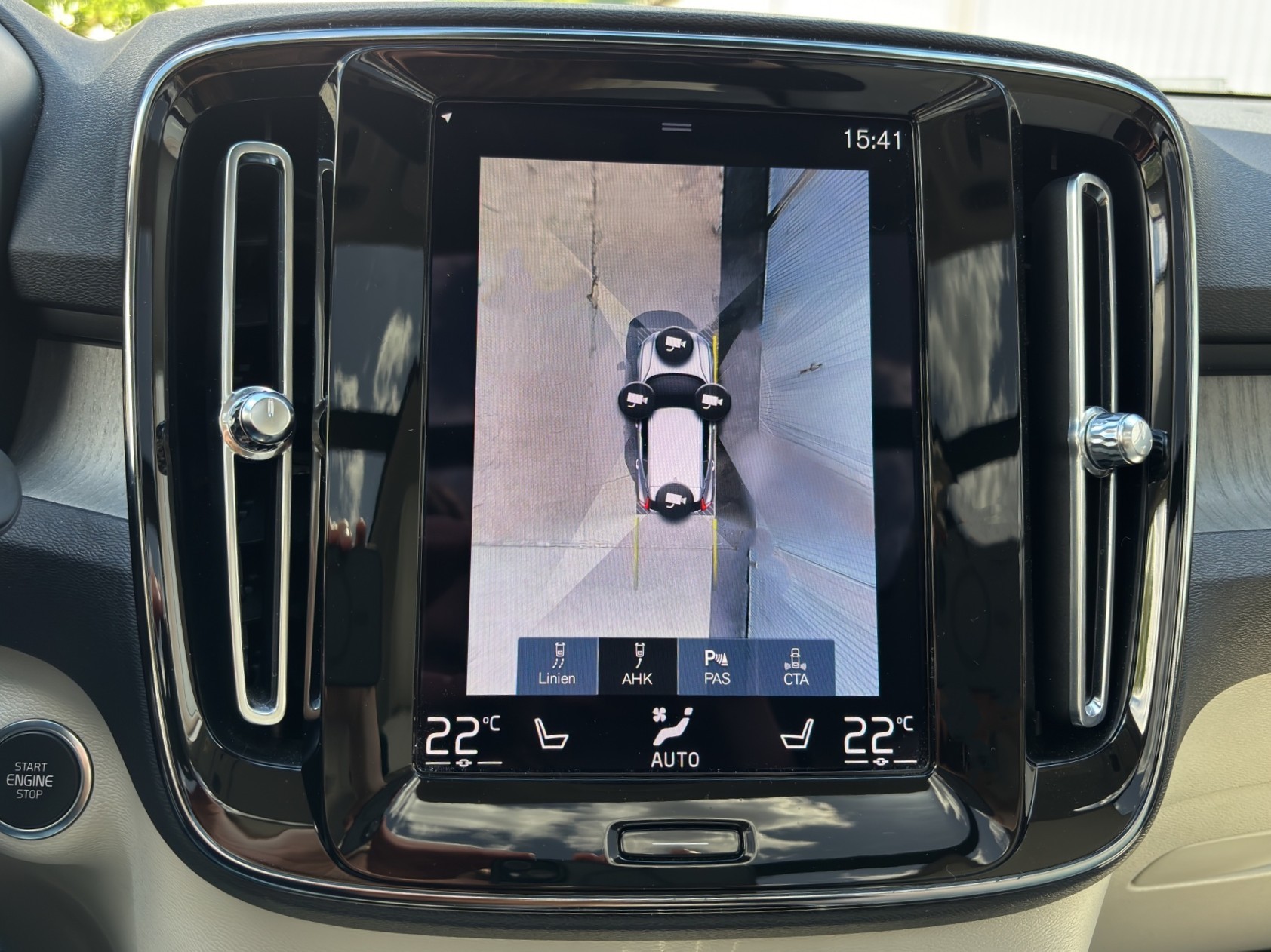 VOLVO XC40 2.0 B5 MH Inscription AWD-image-16