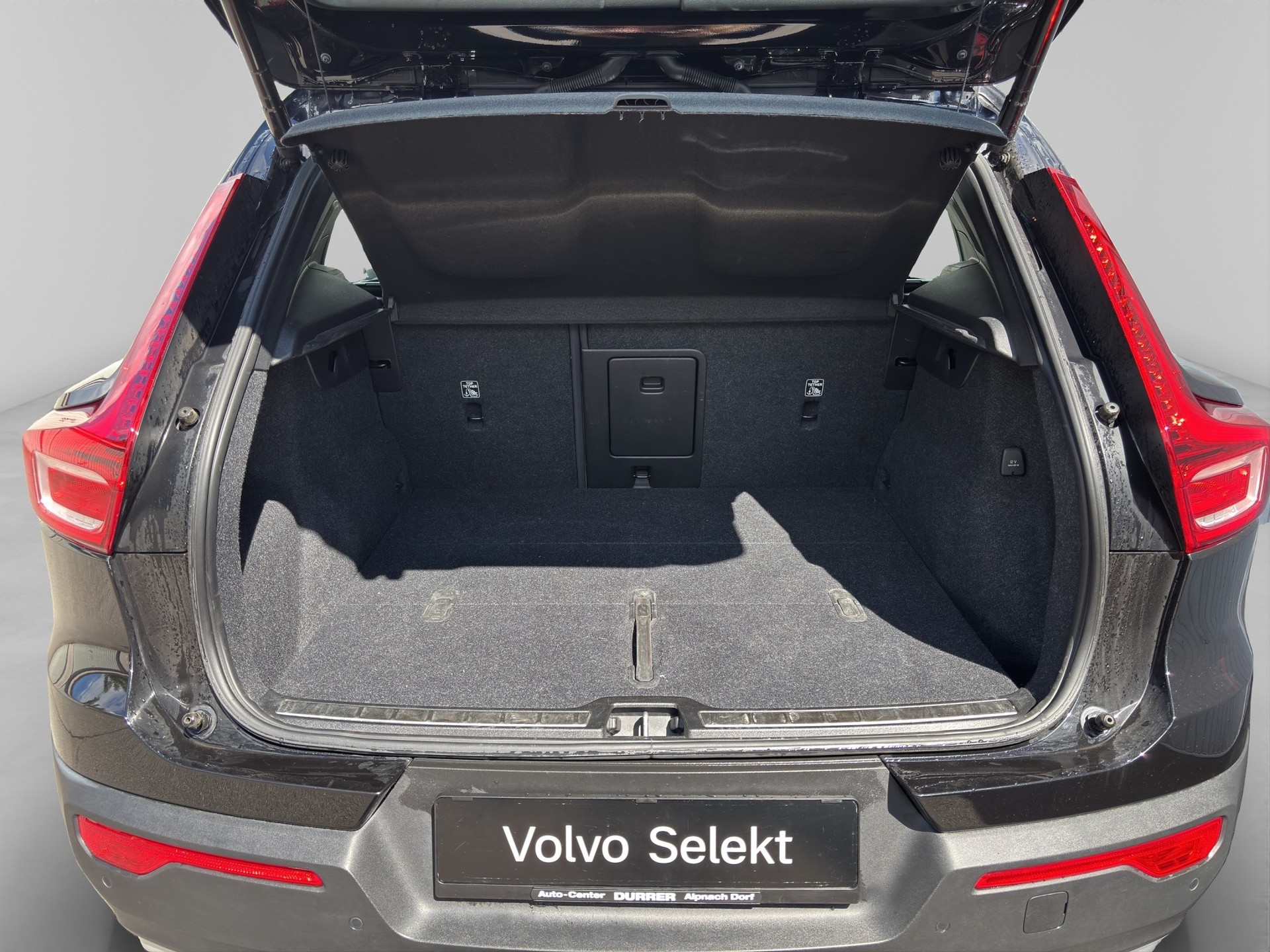 VOLVO XC40 2.0 B5 MH Inscription AWD-image-15
