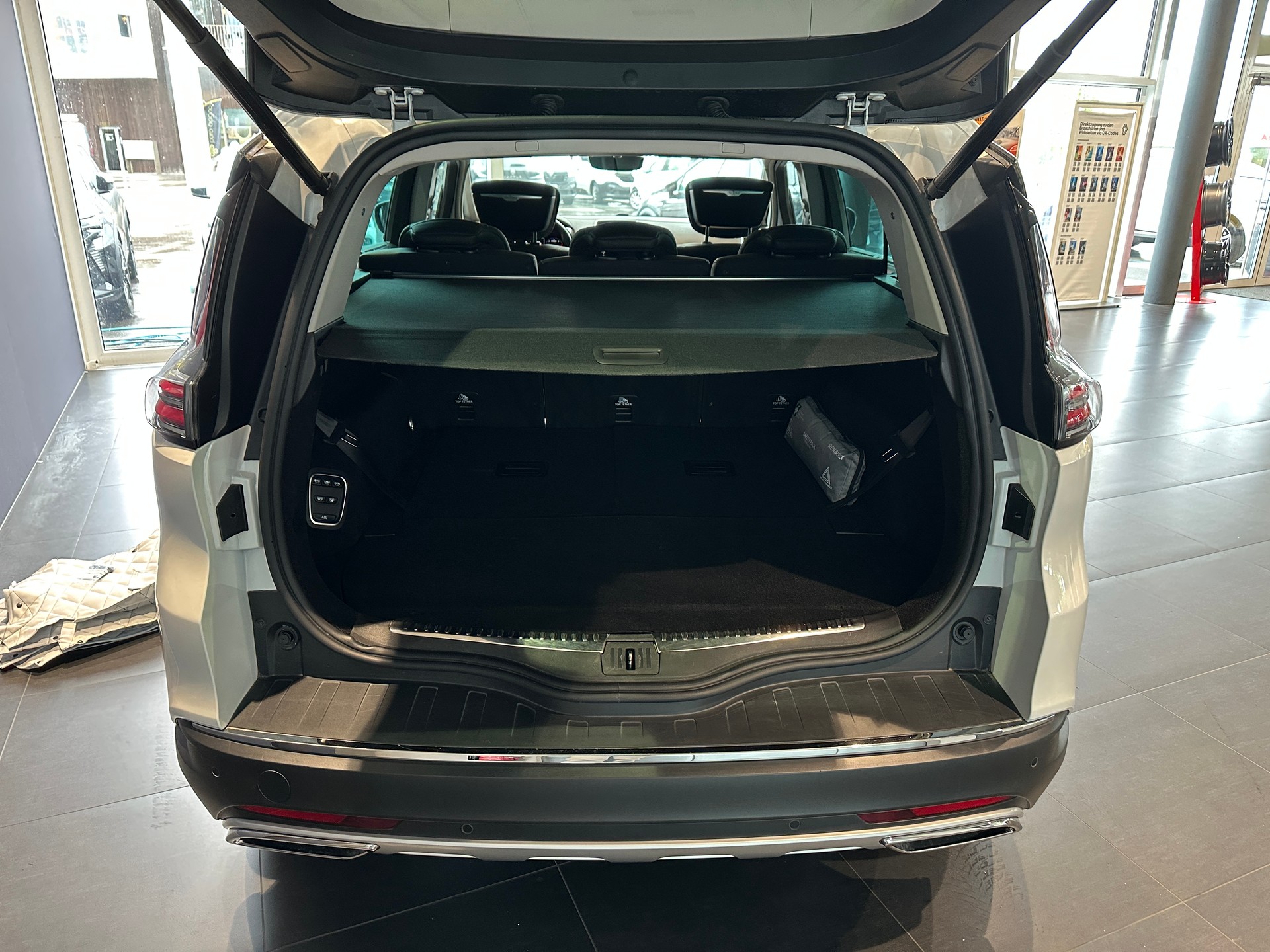 RENAULT Espace 2.0 dCi Initiale Paris EDC 6-image-7