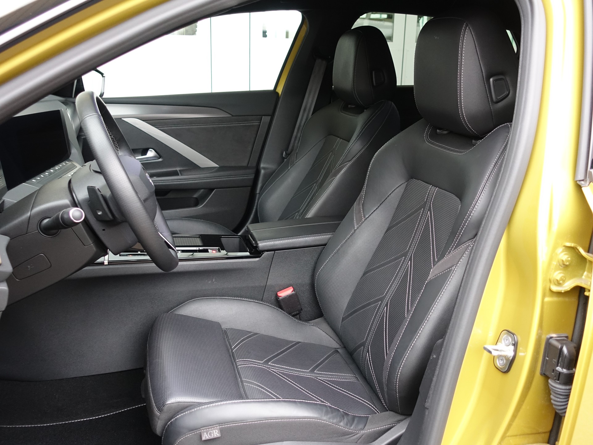 OPEL Astra 1.6 PHEV Swiss + A-image-25