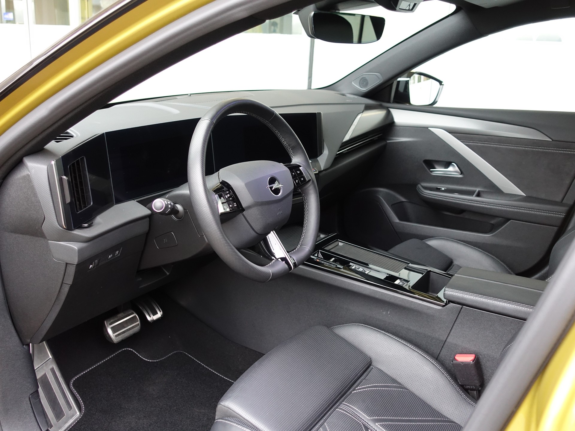 OPEL Astra 1.6 PHEV Swiss + A-image-26