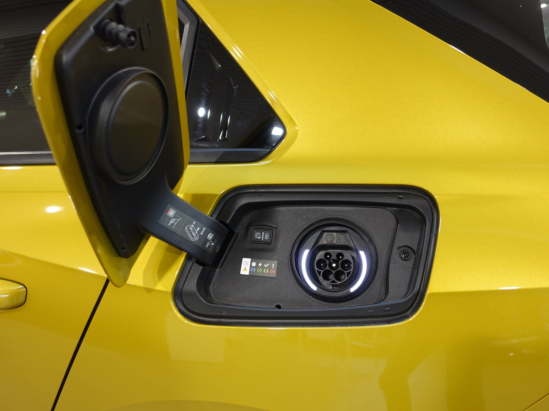 OPEL Astra 1.6 PHEV Swiss + A-image-7