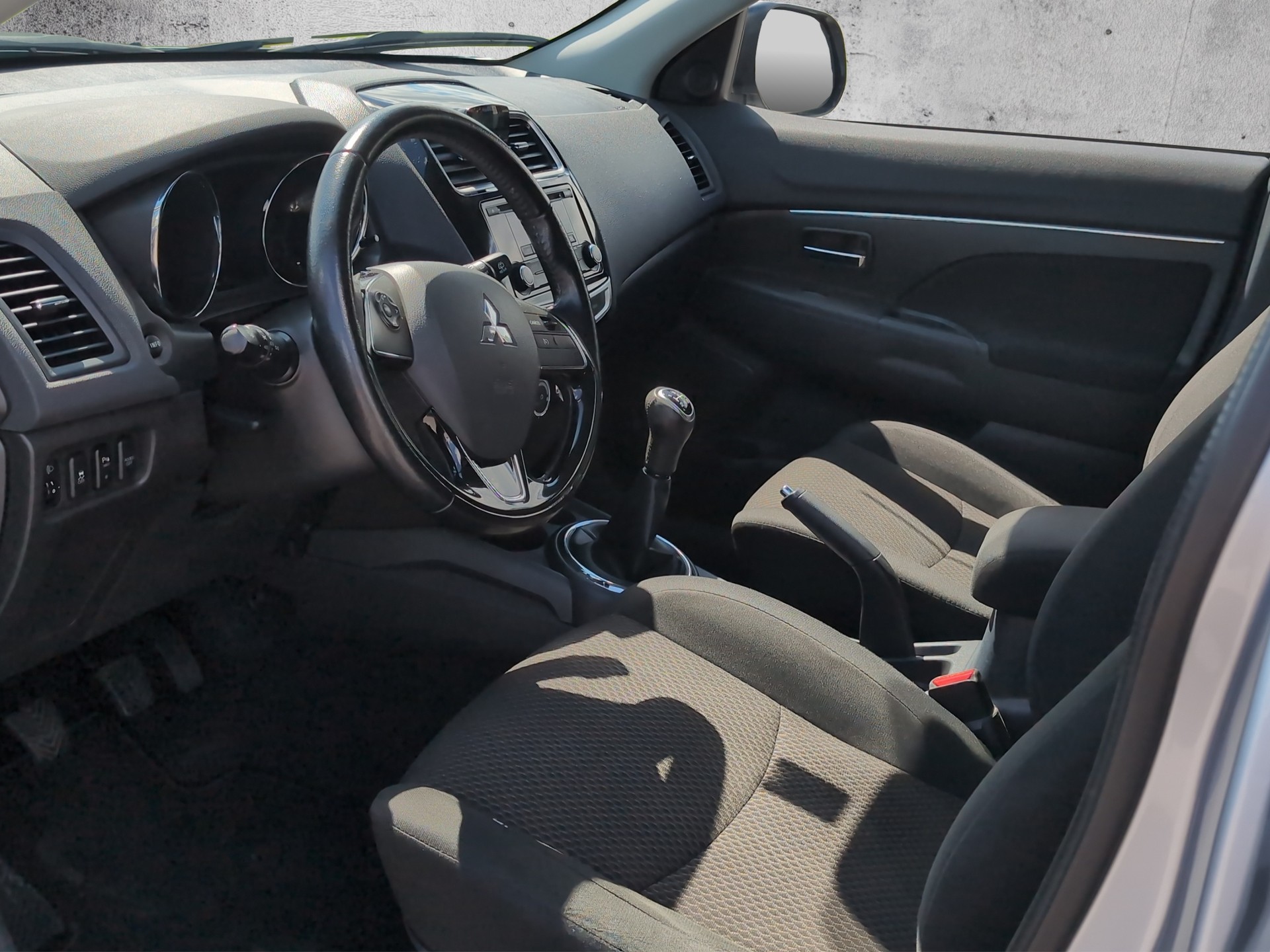 MITSUBISHI ASX 1.6 Value 2WD Edition-image-8