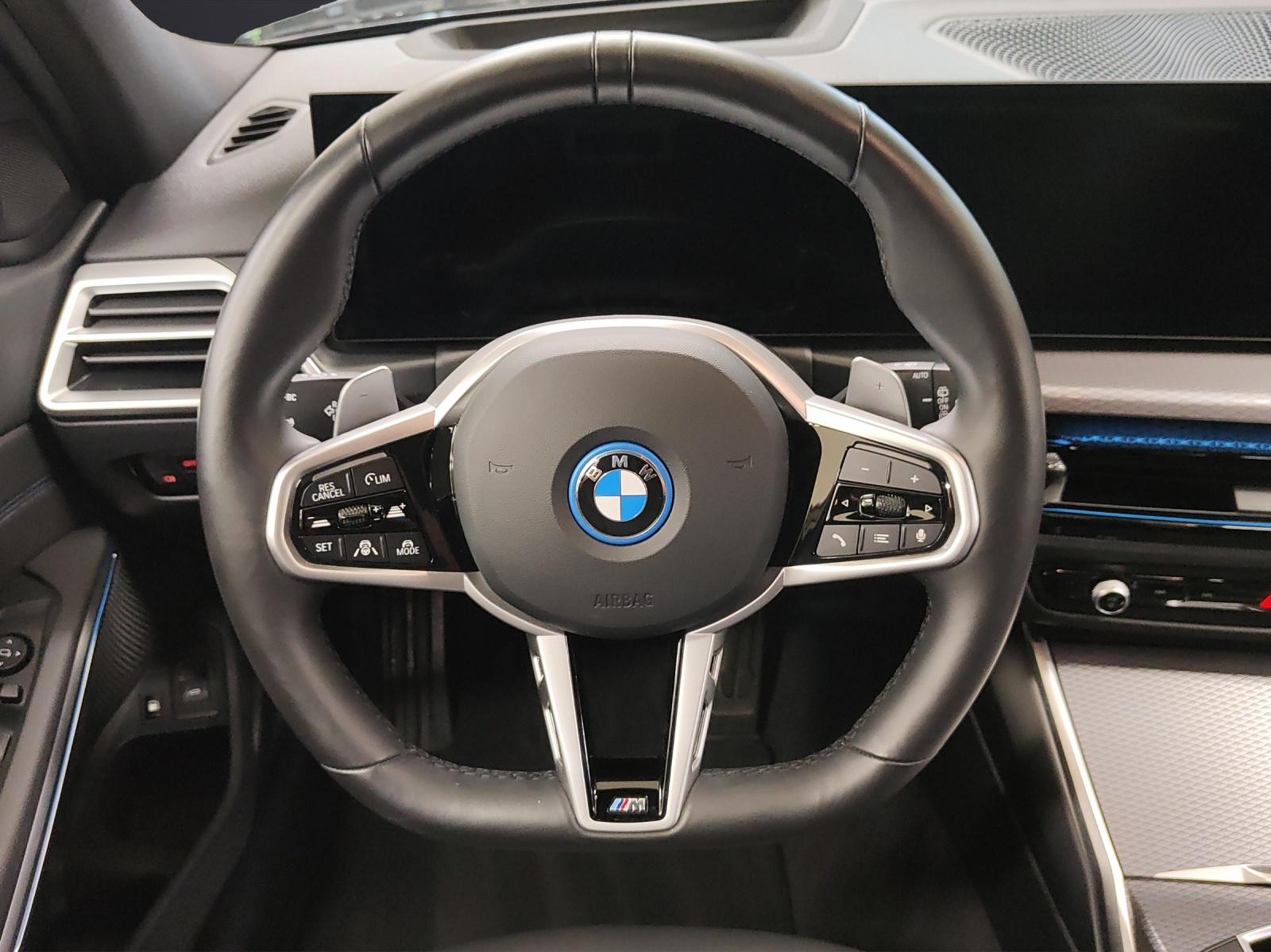 BMW 330e xDrive SAG Touring-image-11