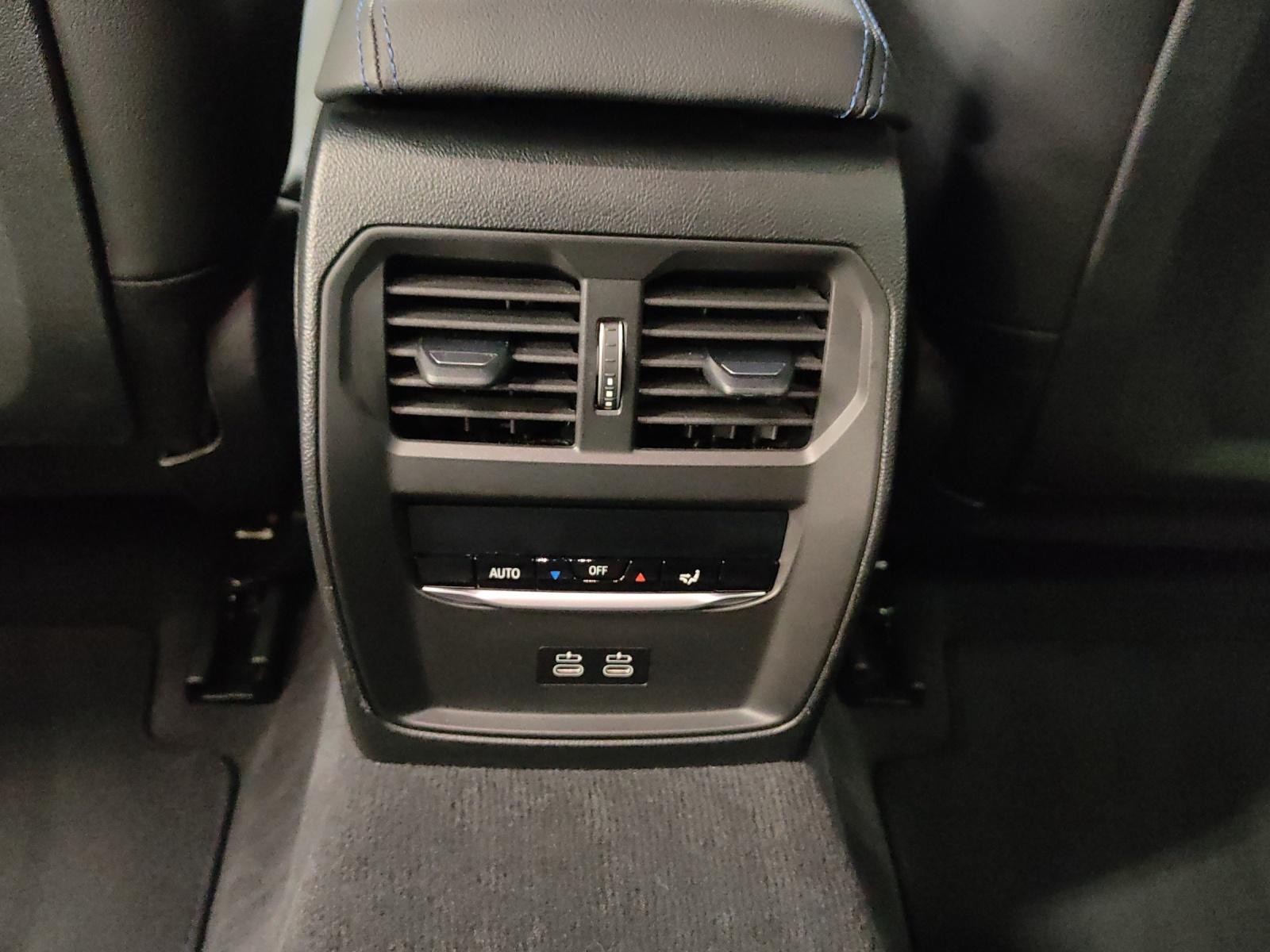BMW 330e xDrive SAG Touring-image-21