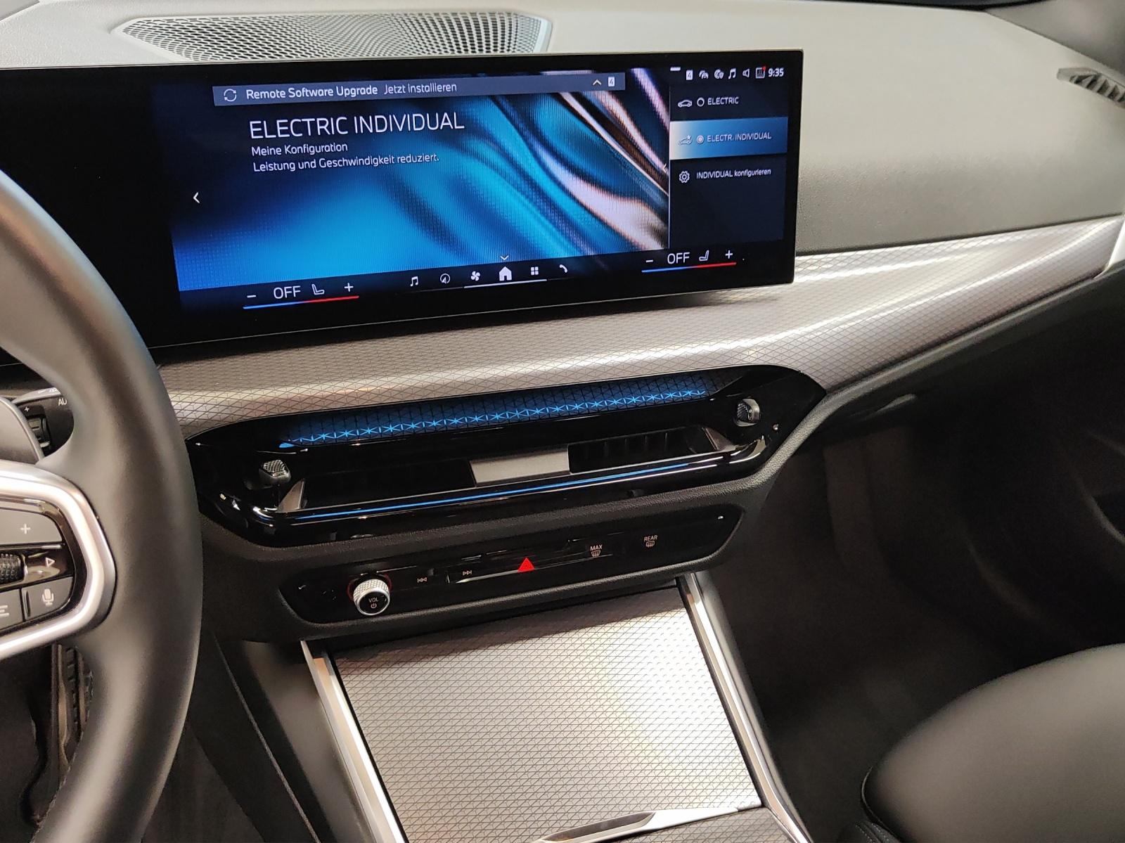 BMW 330e xDrive SAG Touring-image-13
