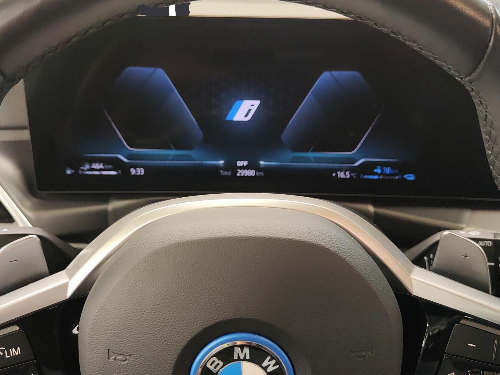 BMW 330e xDrive SAG Touring-image-10