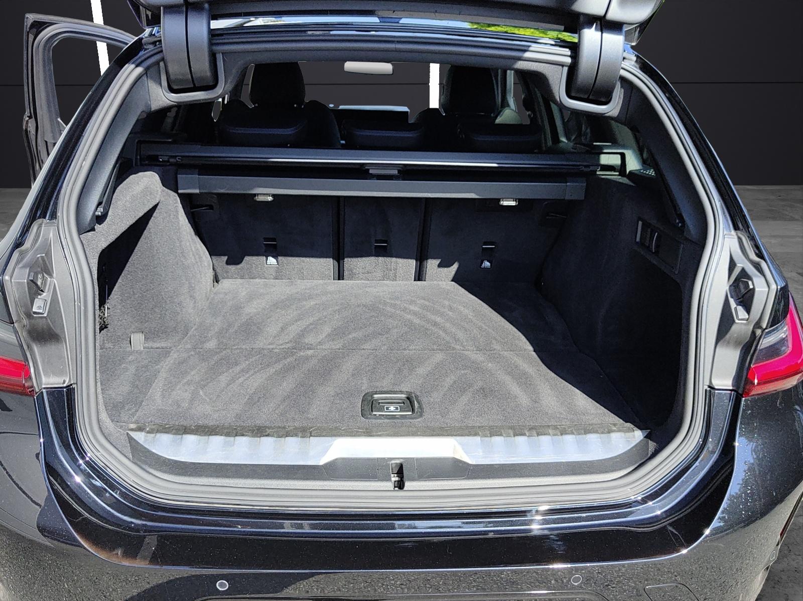 BMW 330e xDrive SAG Touring-image-16