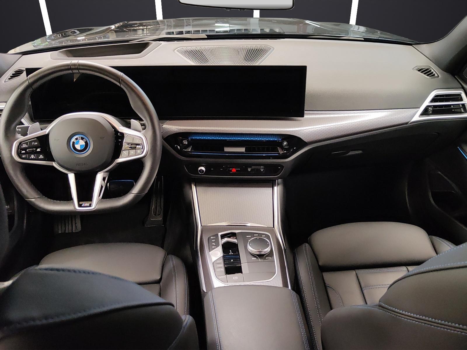 BMW 330e xDrive SAG Touring-image-18