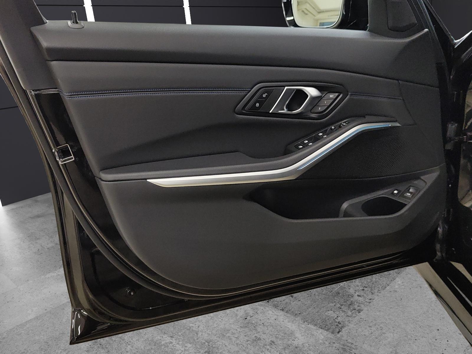 BMW 330e xDrive SAG Touring-image-14