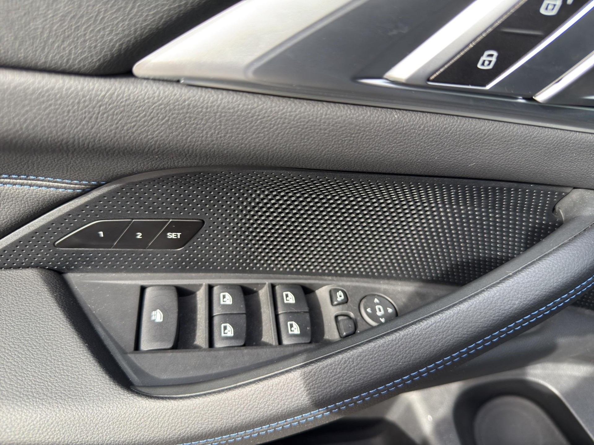 BMW 430i M Sport xDrive Cabrio-image-12