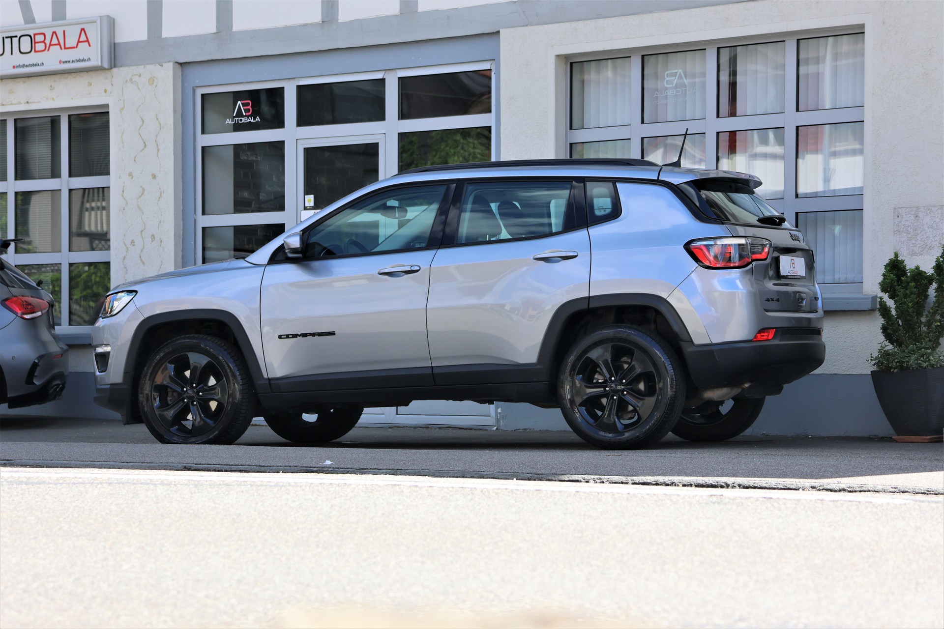 JEEP Compass 2.0CRD Limited AWD 9ATX-showroom-element-3