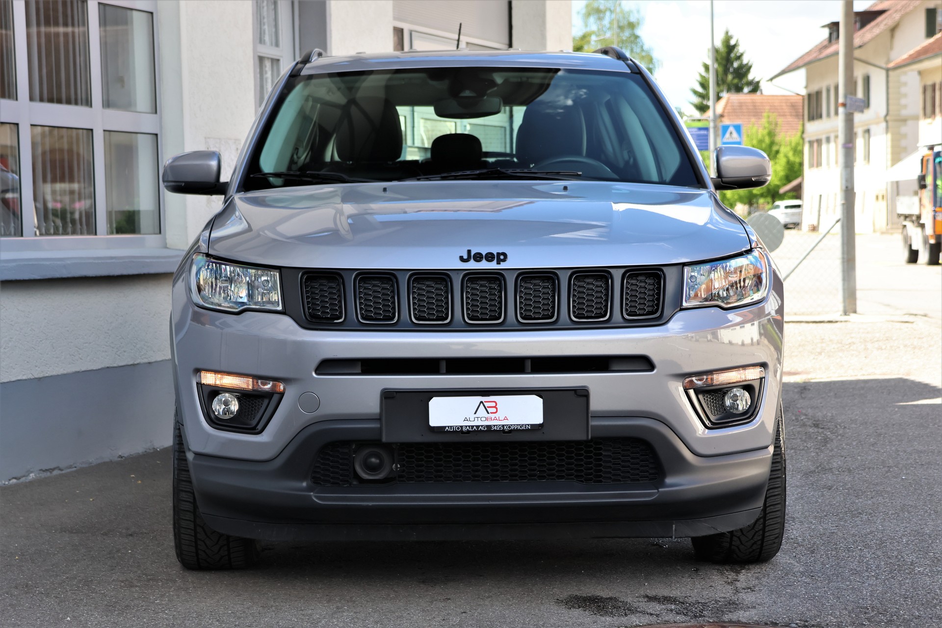 JEEP Compass 2.0CRD Limited AWD 9ATX-showroom-element-1