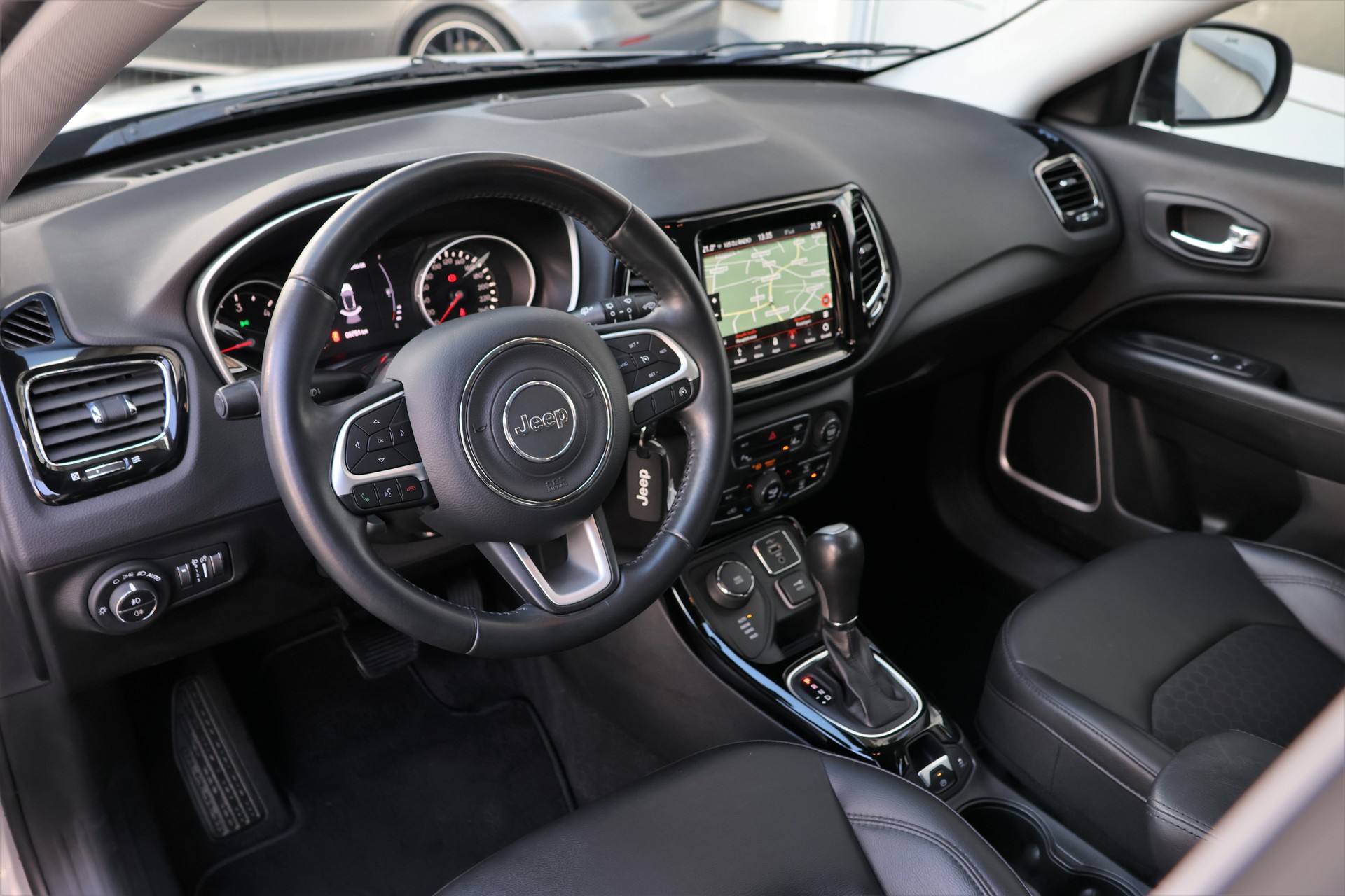 JEEP Compass 2.0CRD Limited AWD 9ATX-image-9