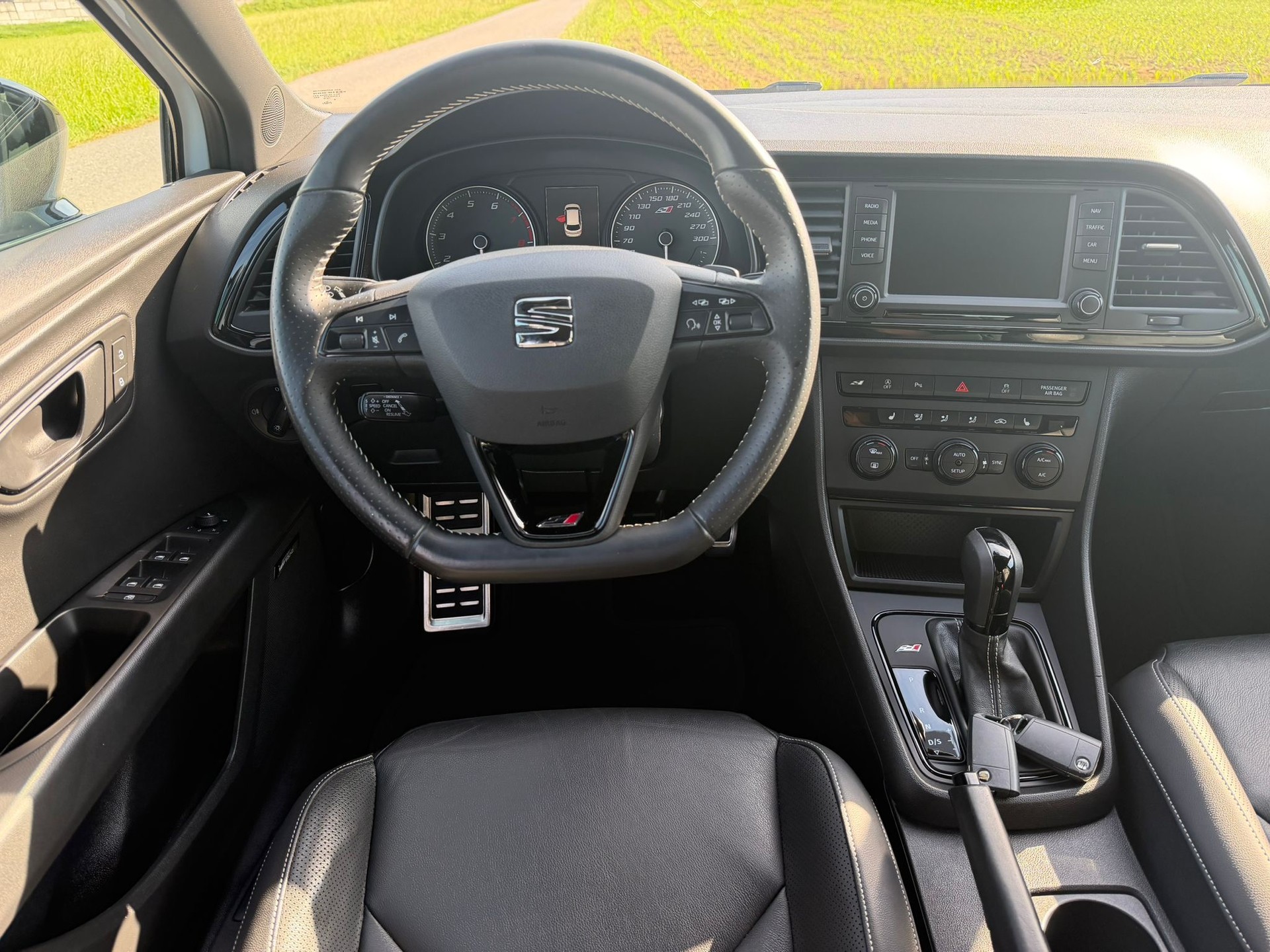 SEAT Leon ST 2.0 TSI Cupra 280 DSG-image-10