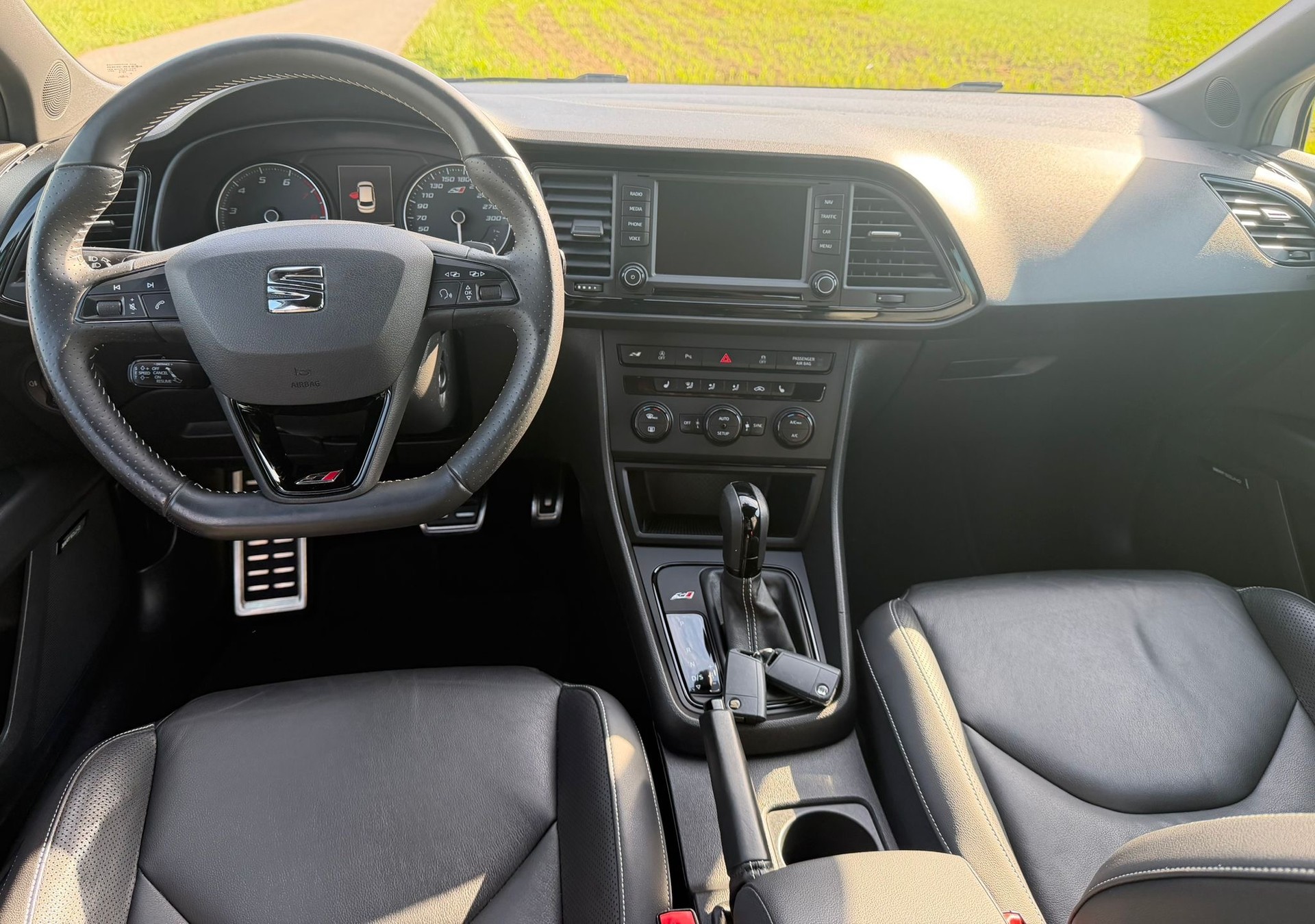SEAT Leon ST 2.0 TSI Cupra 280 DSG-image-9