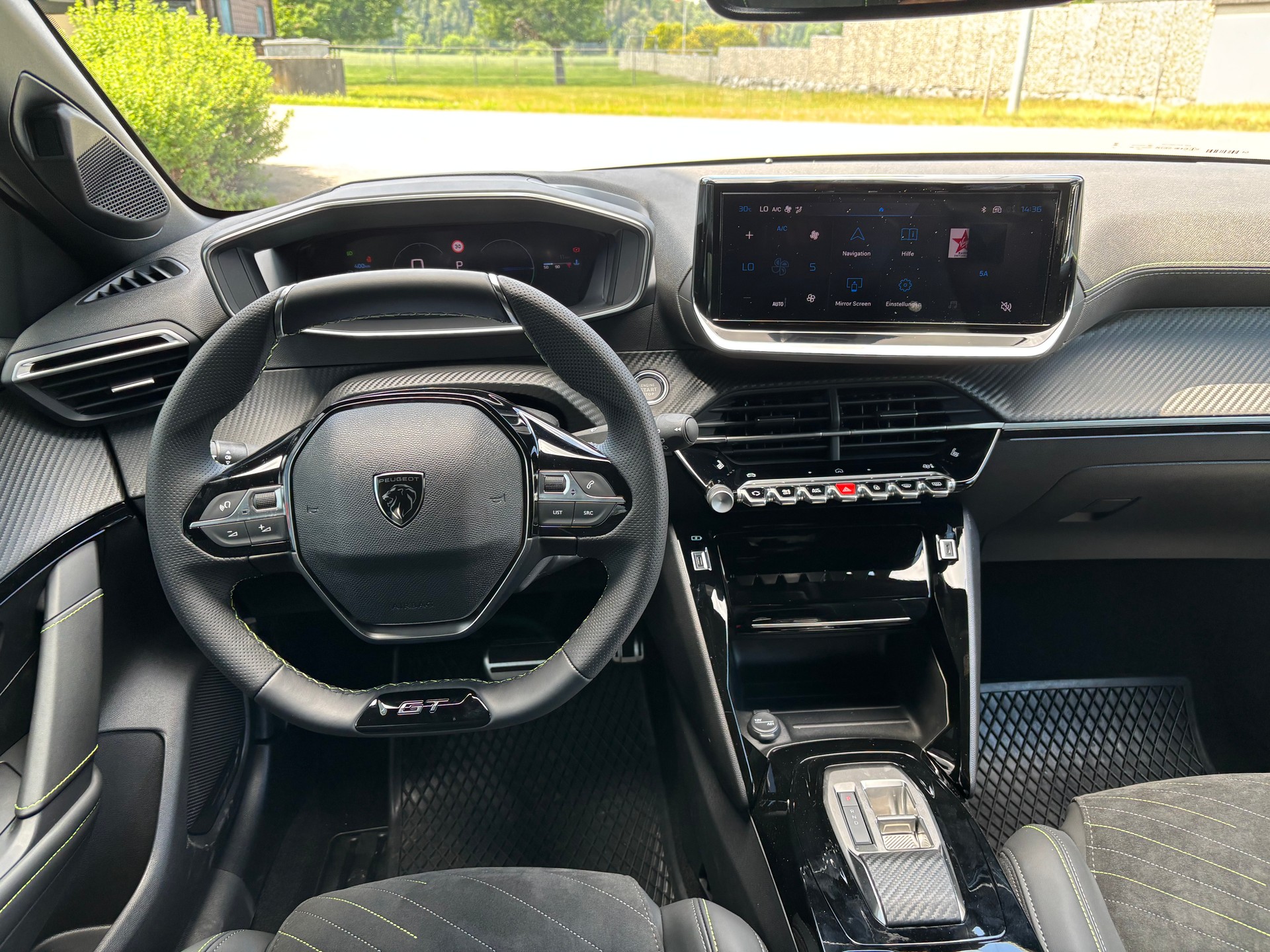 PEUGEOT 208 1.2 MHEV 145 GT-image-9