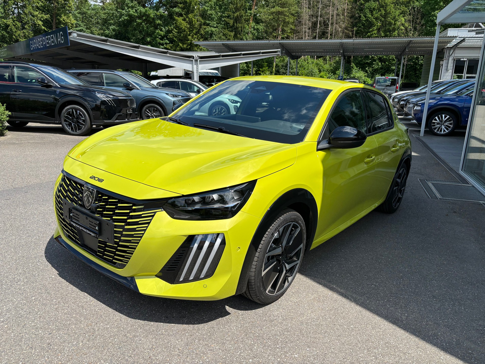 PEUGEOT 208 1.2 MHEV 145 GT-image-1
