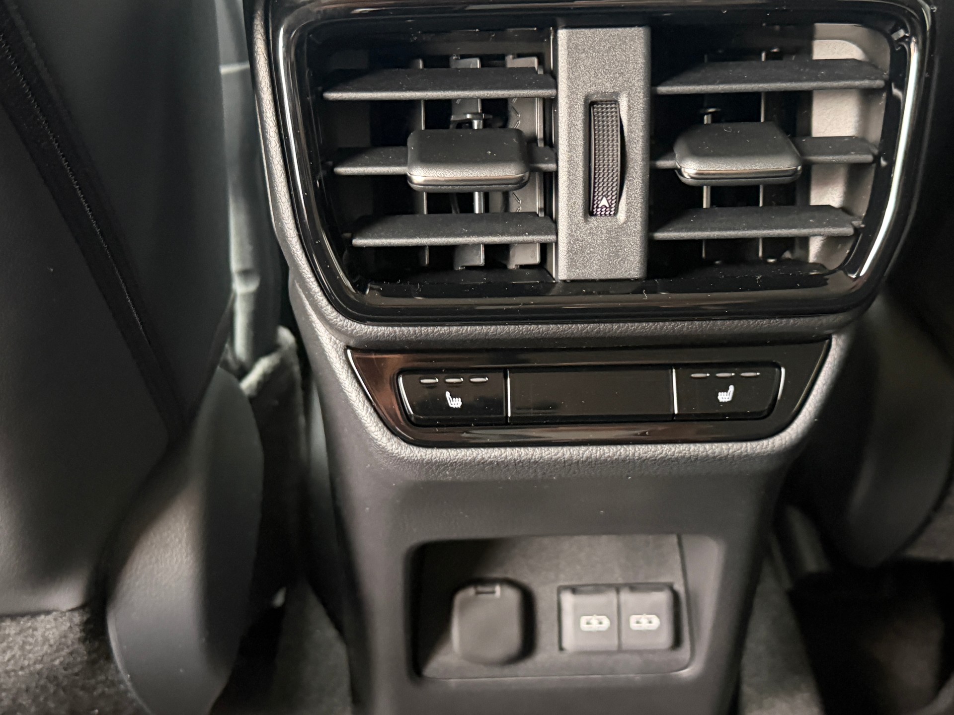 LEXUS NX 450h+ E-FOUR Comfort-image-9