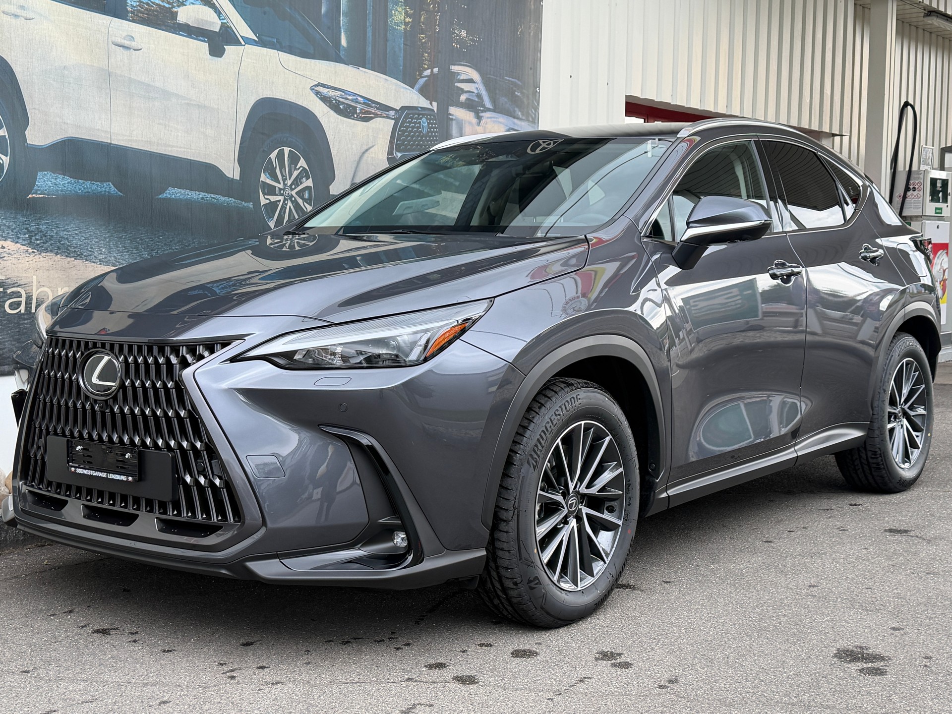 LEXUS NX 450h+ E-FOUR Comfort-showroom-element-2