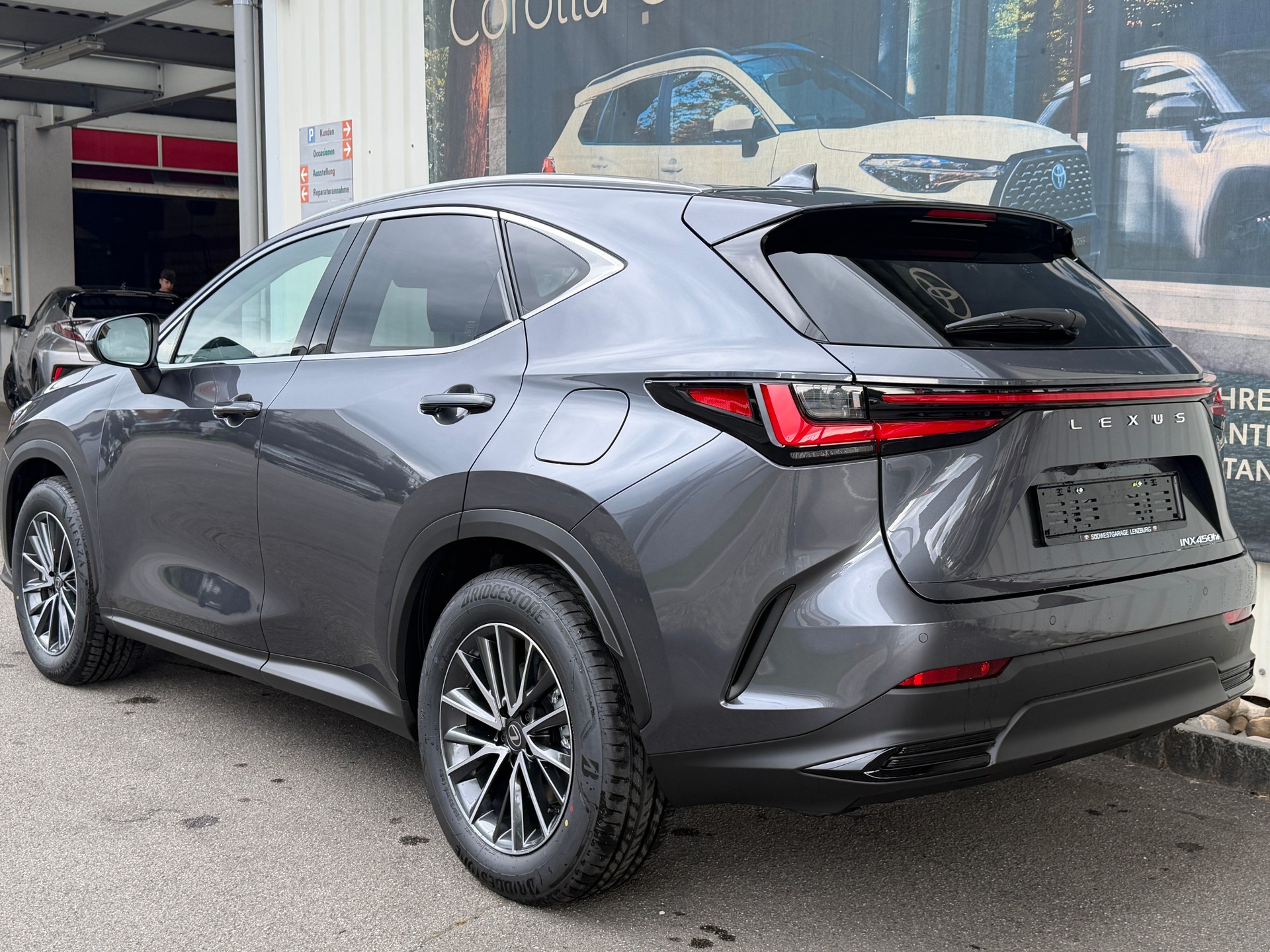 LEXUS NX 450h+ E-FOUR Comfort-image-4