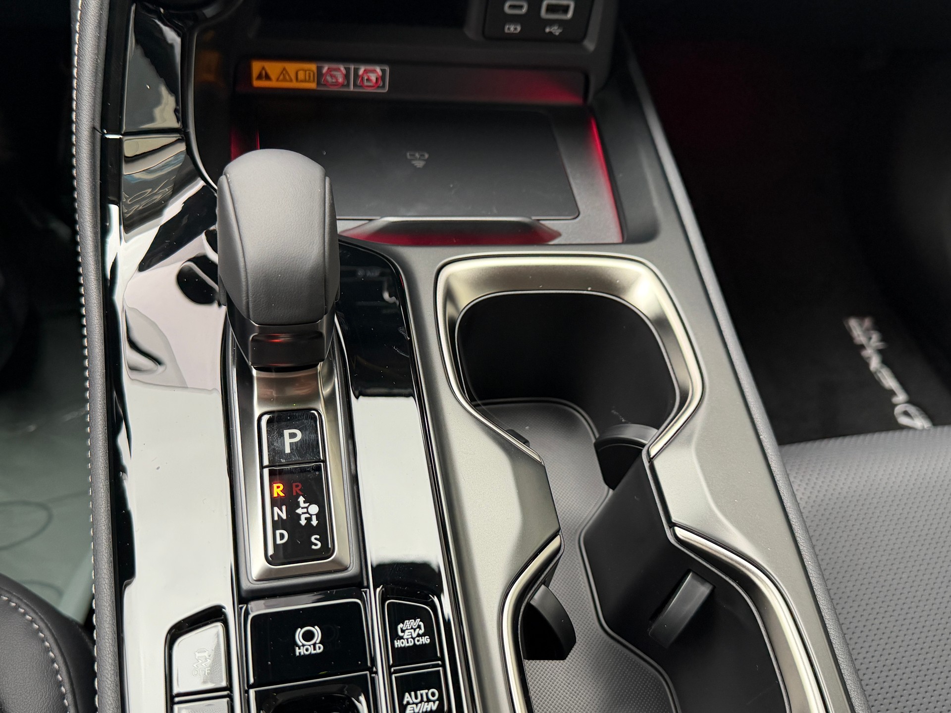 LEXUS NX 450h+ E-FOUR Comfort-image-18