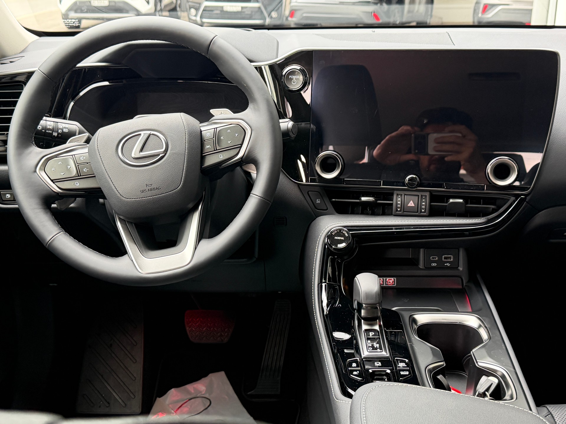 LEXUS NX 450h+ E-FOUR Comfort-image-8