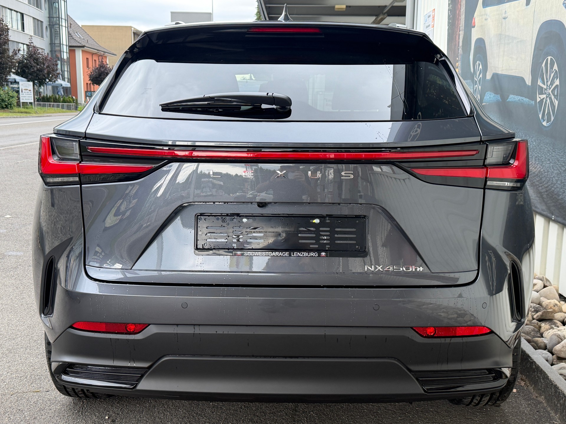 LEXUS NX 450h+ E-FOUR Comfort-image-5