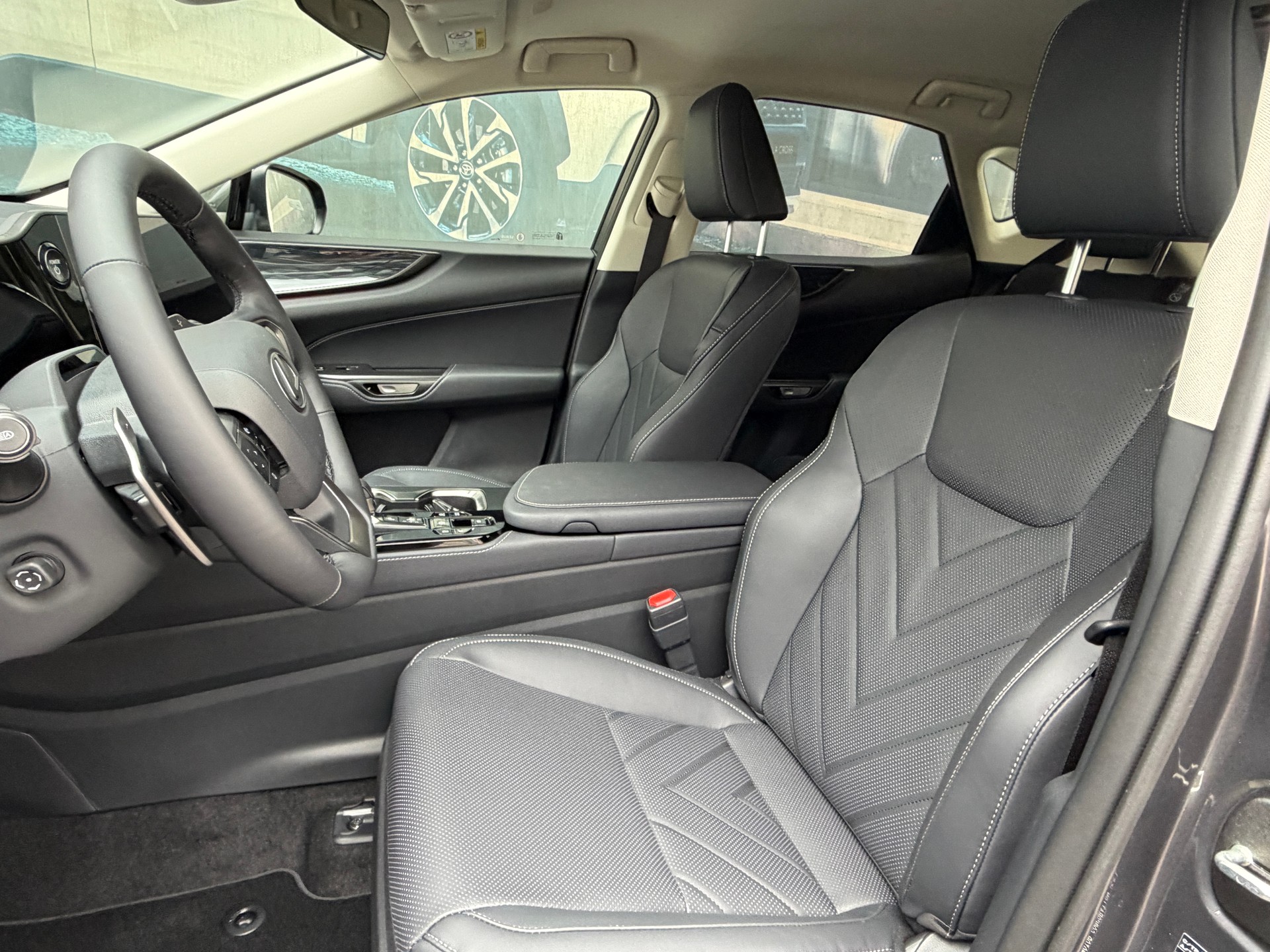 LEXUS NX 450h+ E-FOUR Comfort-image-10