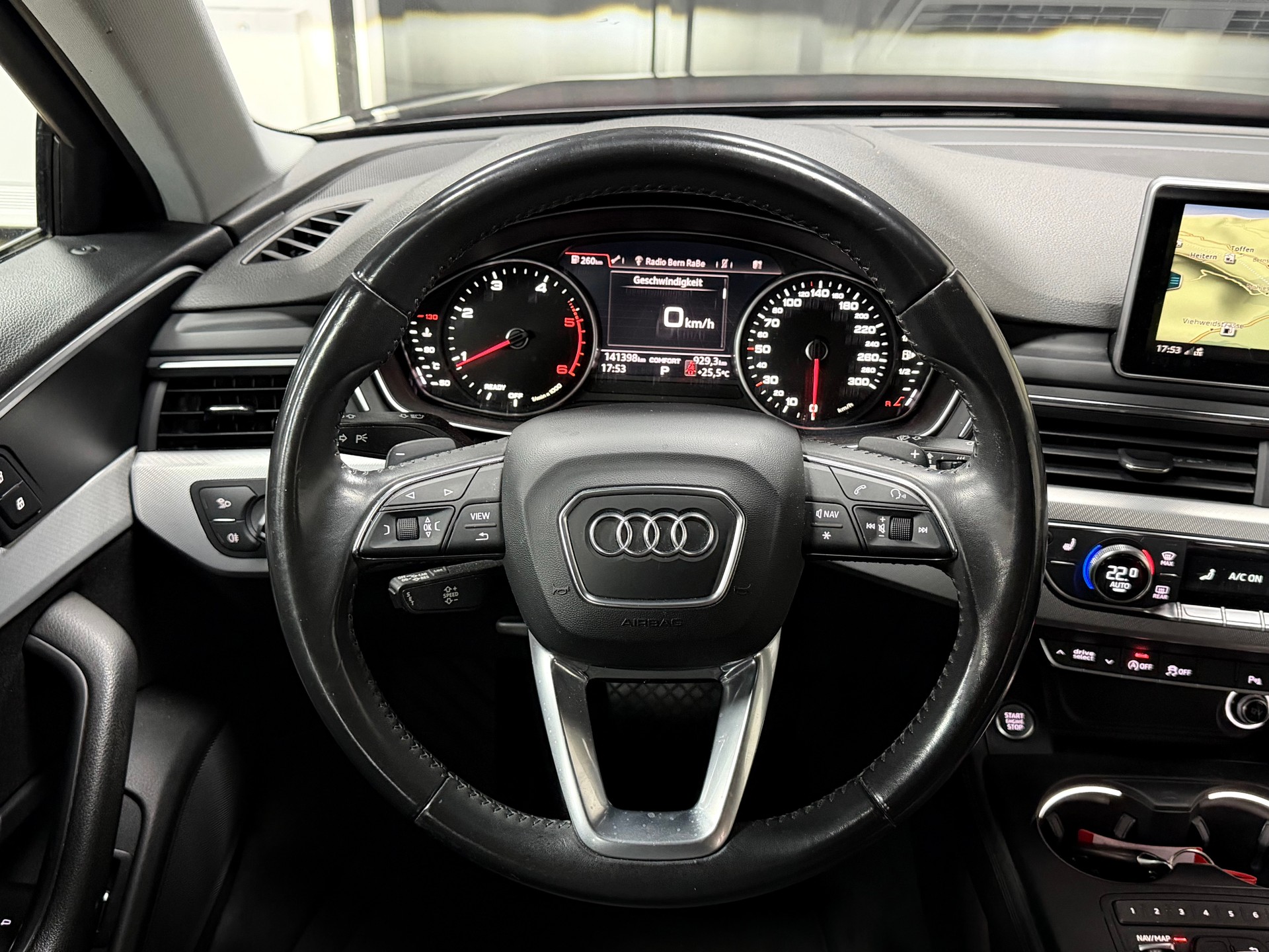 AUDI A4 Avant 2.0 TDI Design quattro S-tronic-image-14