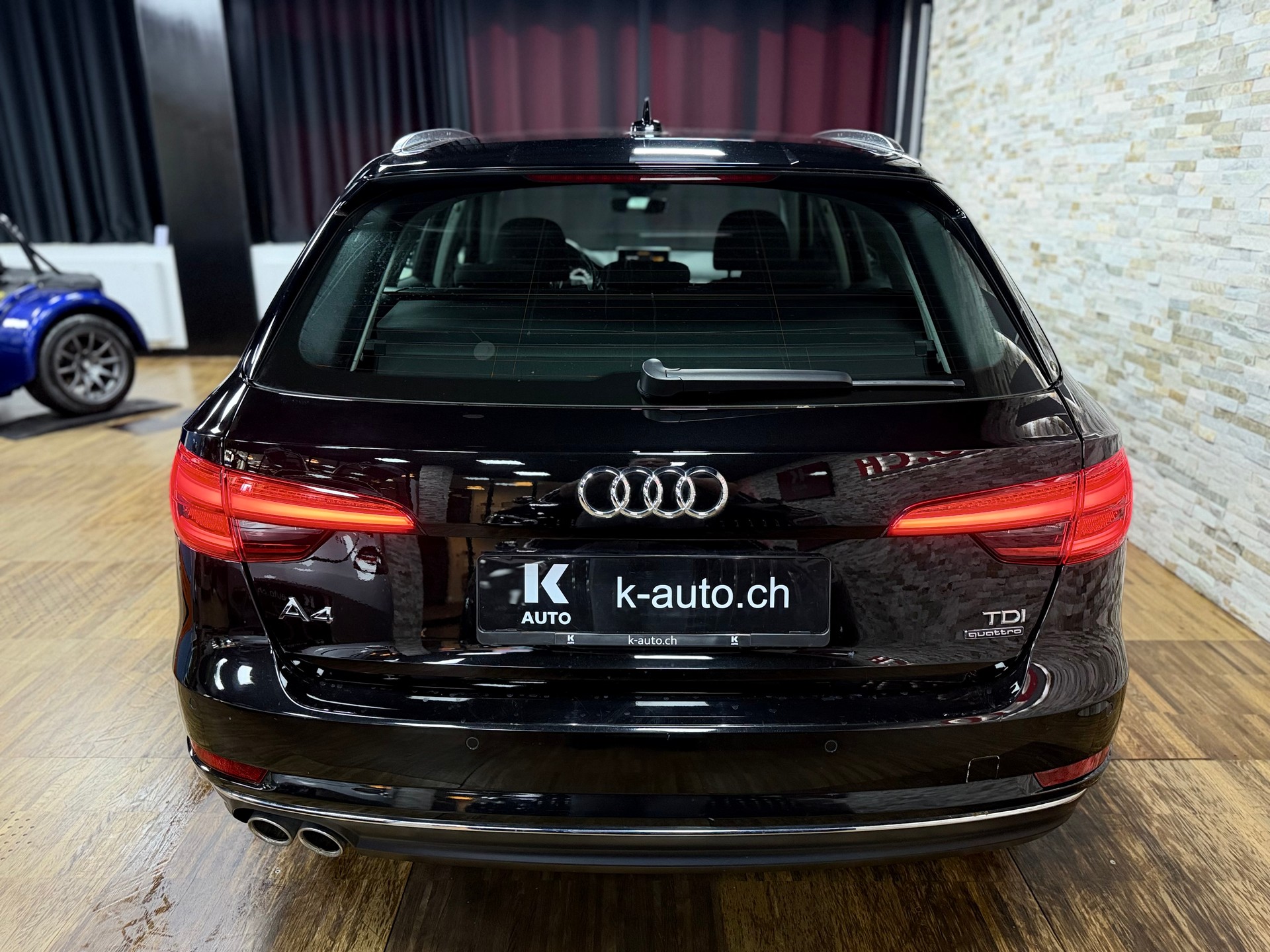 AUDI A4 Avant 2.0 TDI Design quattro S-tronic-showroom-element-3