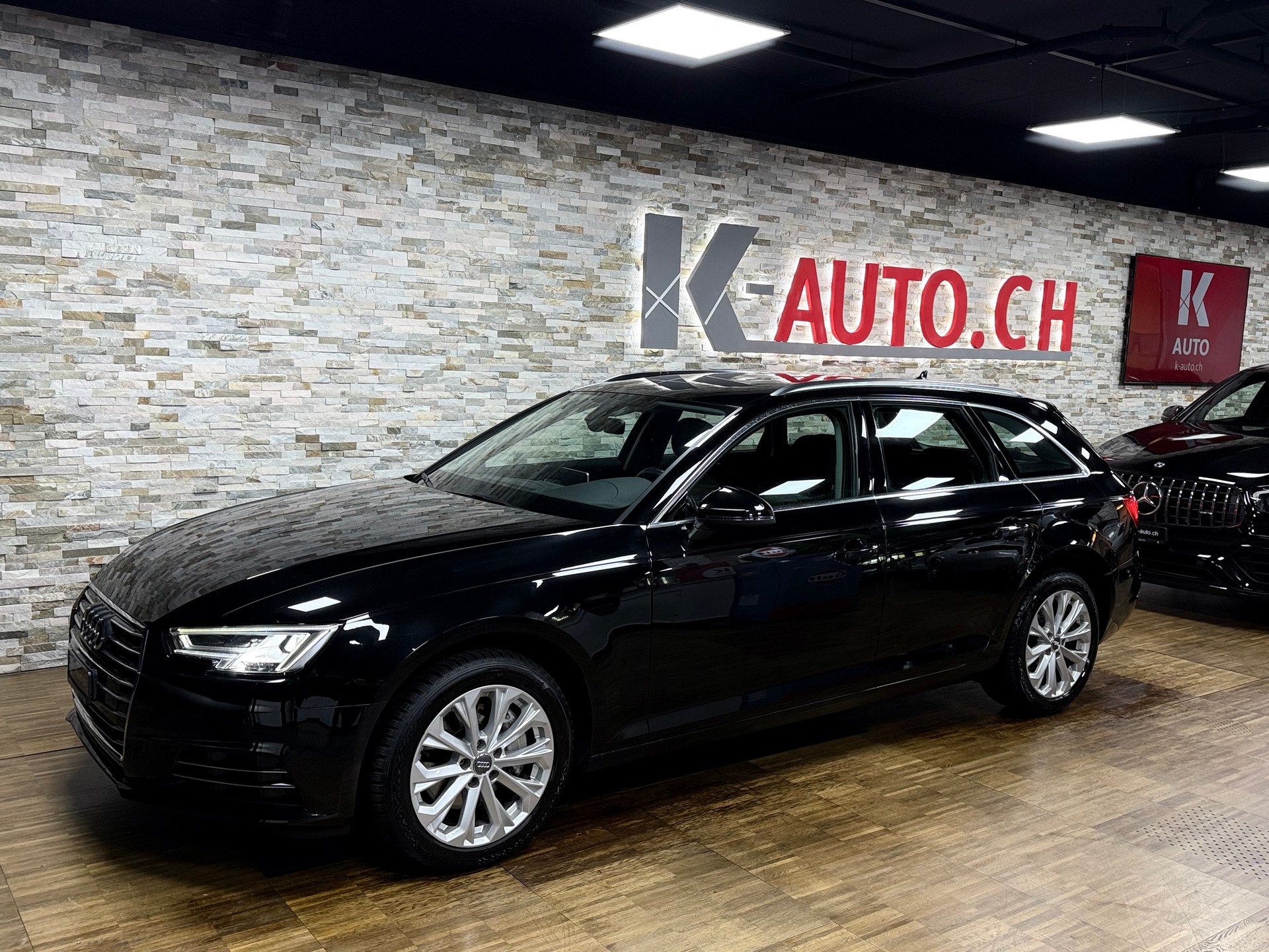 AUDI A4 Avant 2.0 TDI Design quattro S-tronic-showroom-element-1