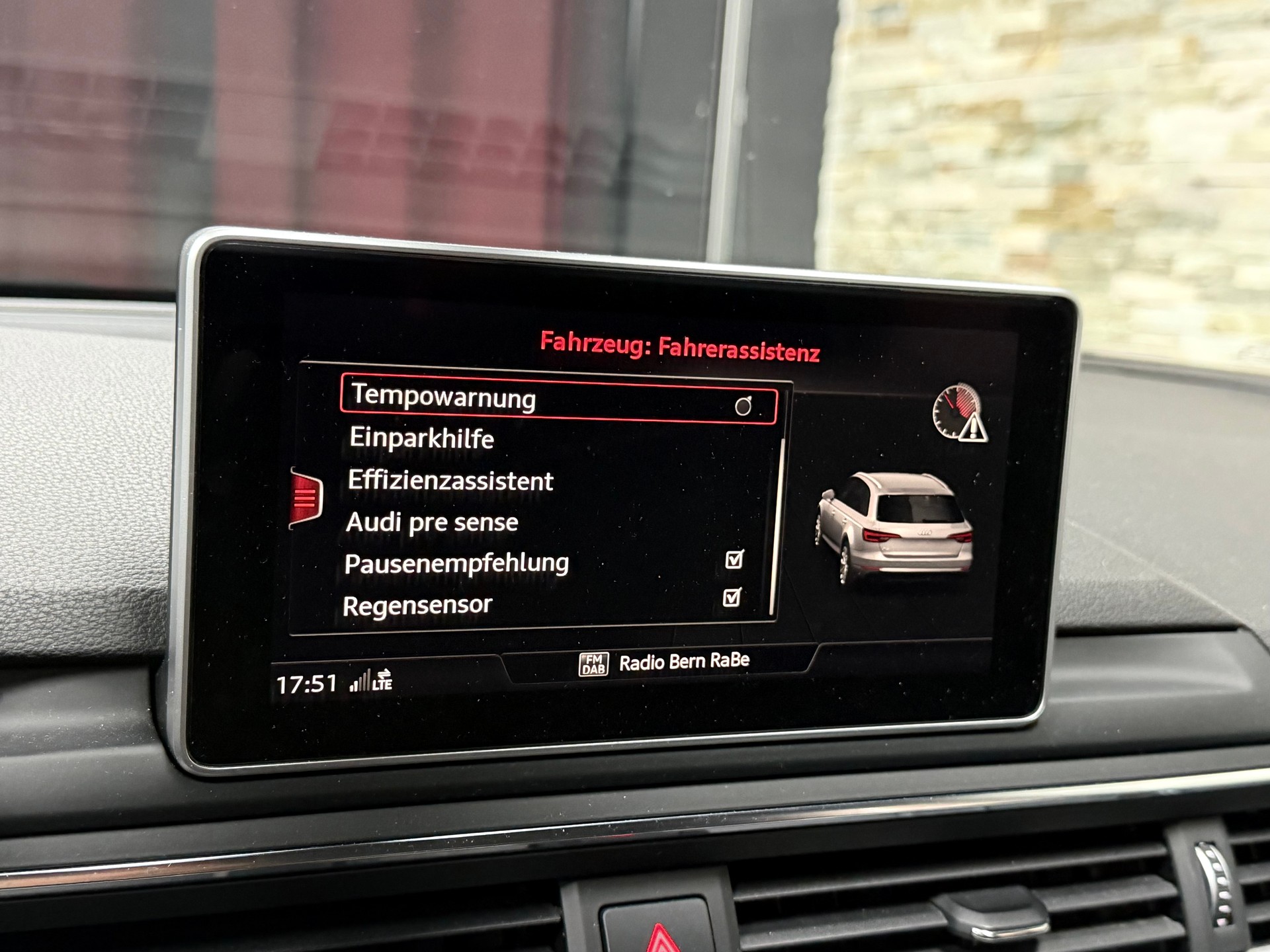 AUDI A4 Avant 2.0 TDI Design quattro S-tronic-image-22