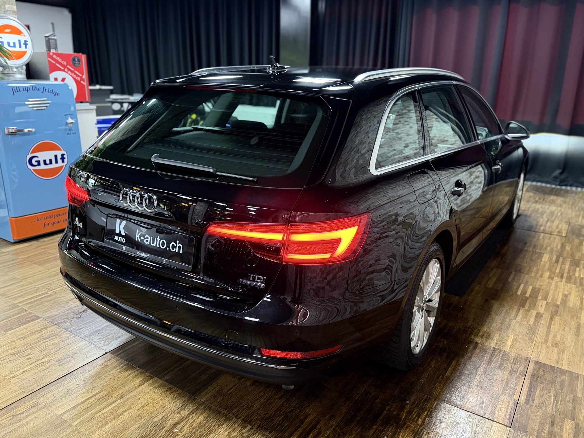AUDI A4 Avant 2.0 TDI Design quattro S-tronic-image-4