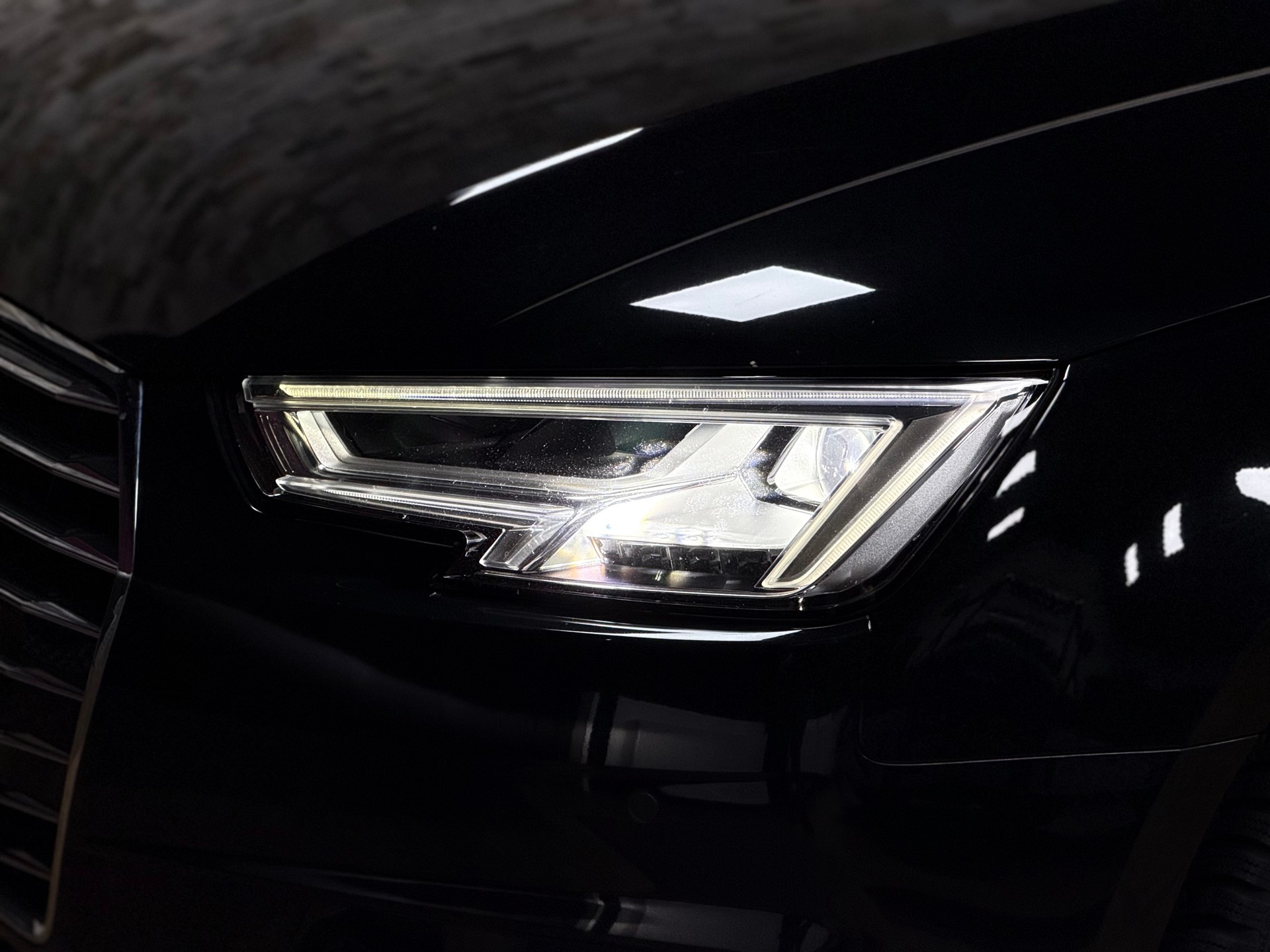 AUDI A4 Avant 2.0 TDI Design quattro S-tronic-image-7