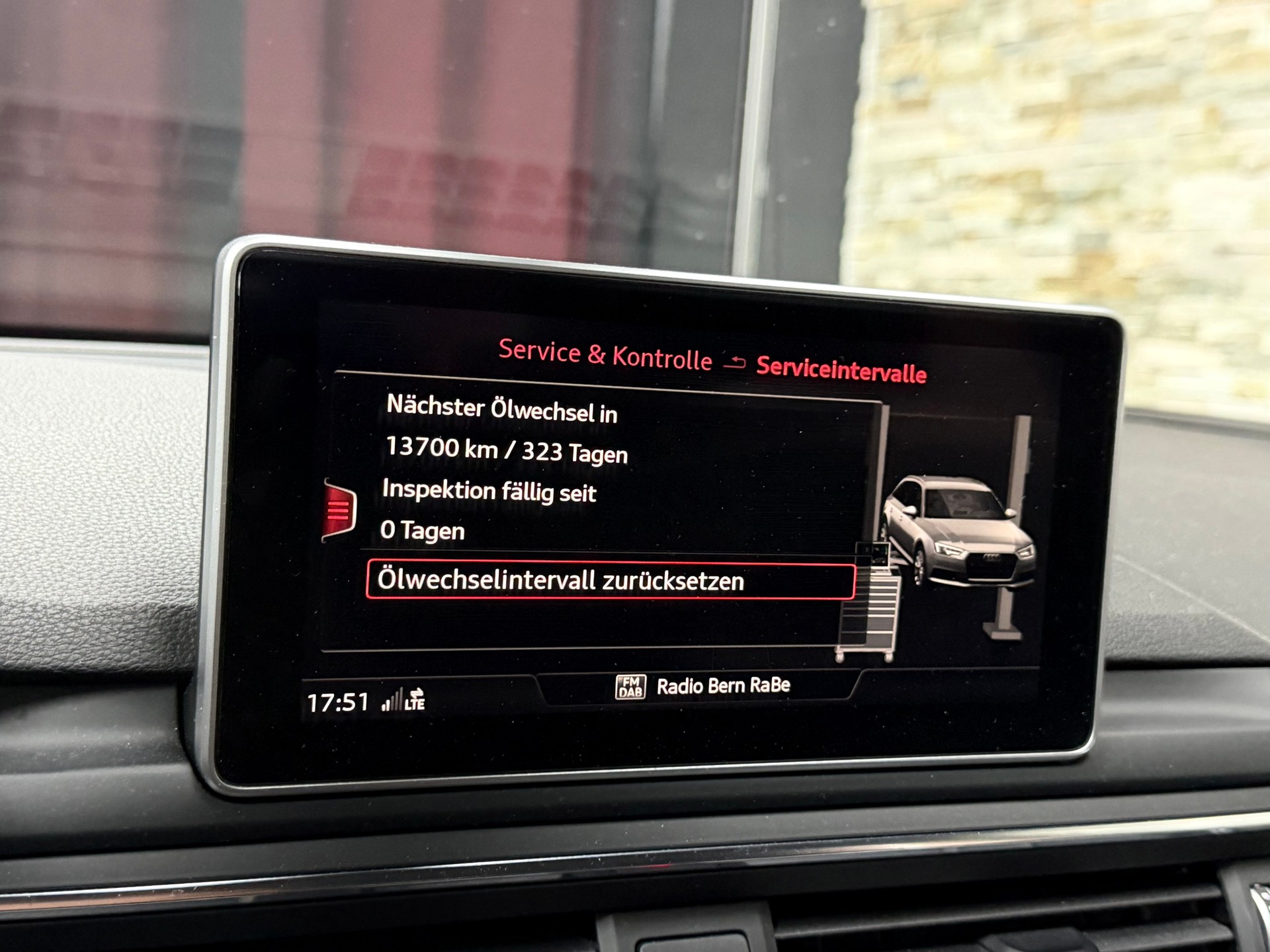 AUDI A4 Avant 2.0 TDI Design quattro S-tronic-image-21