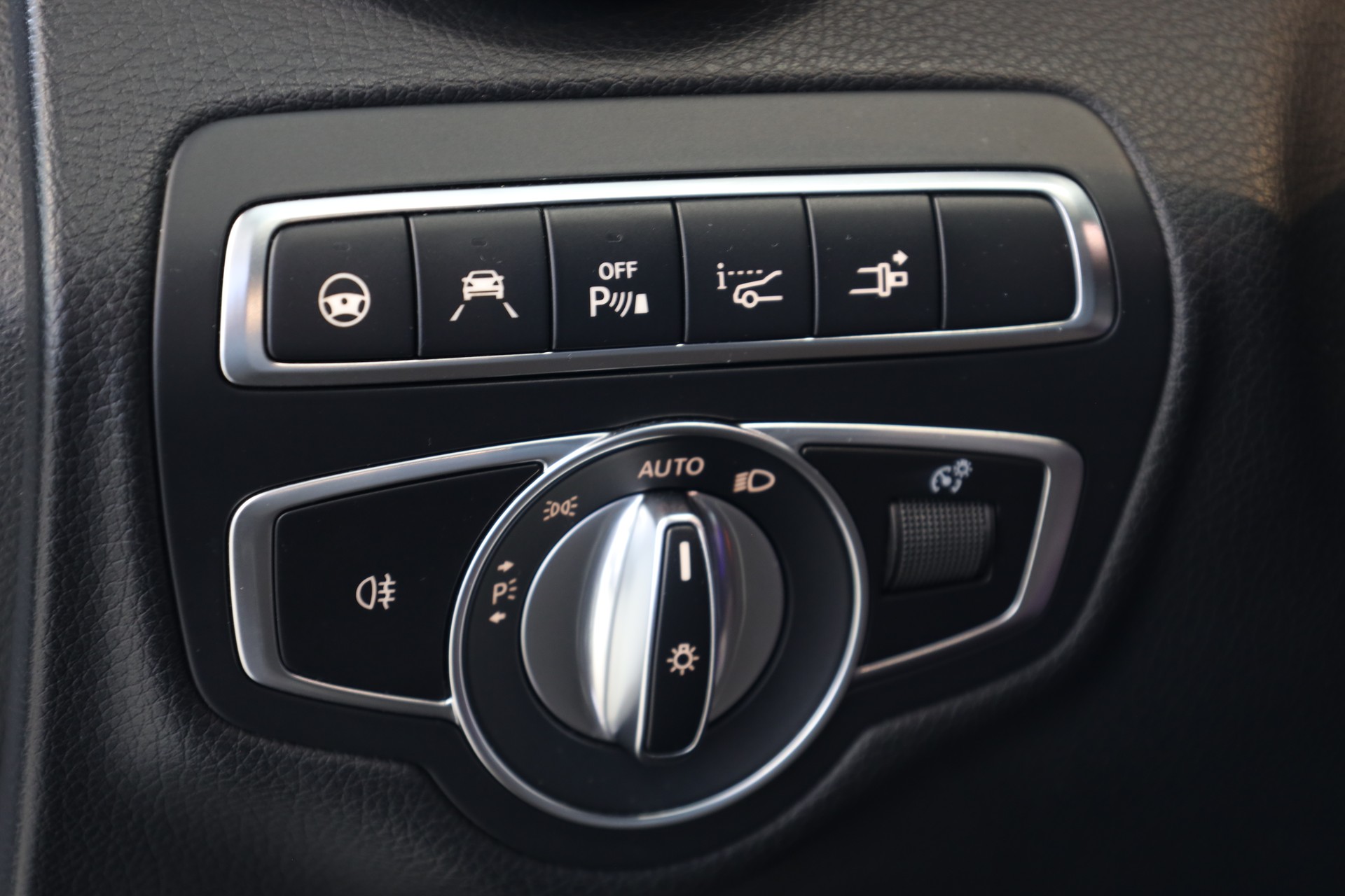 MERCEDES-BENZ C 63 S AMG 9G-tronic-image-12